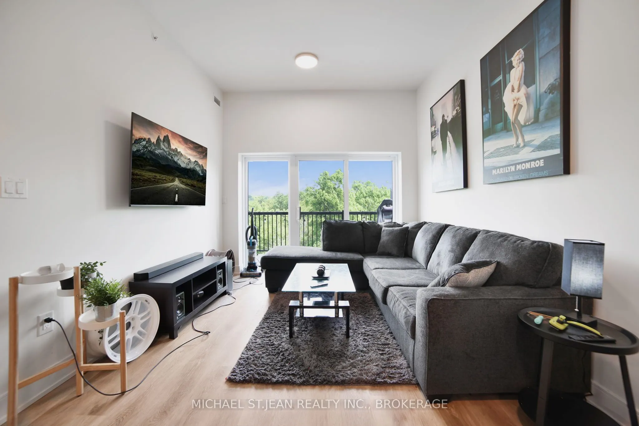 121 Mary Street, #402