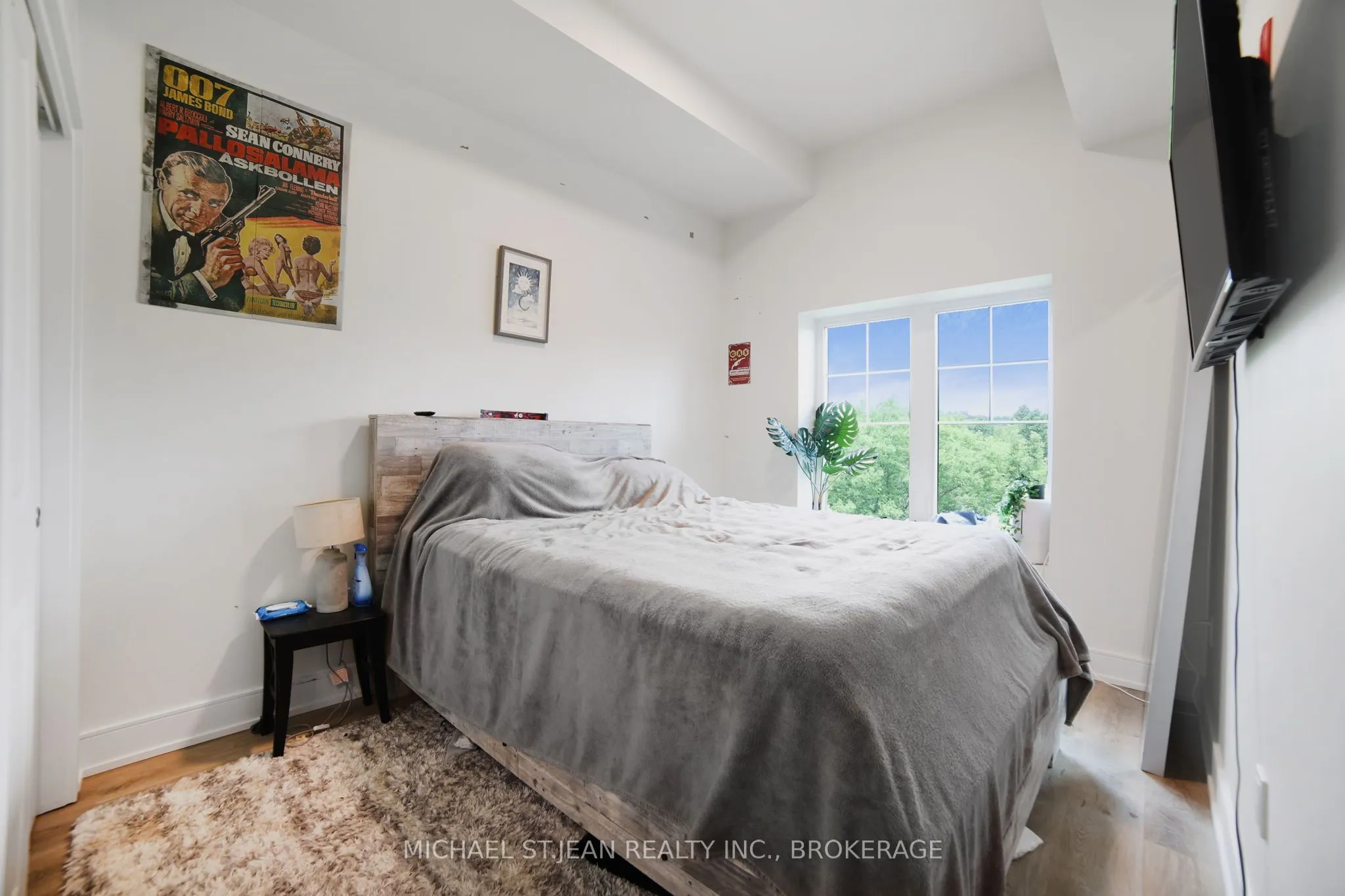 121 Mary Street, #402