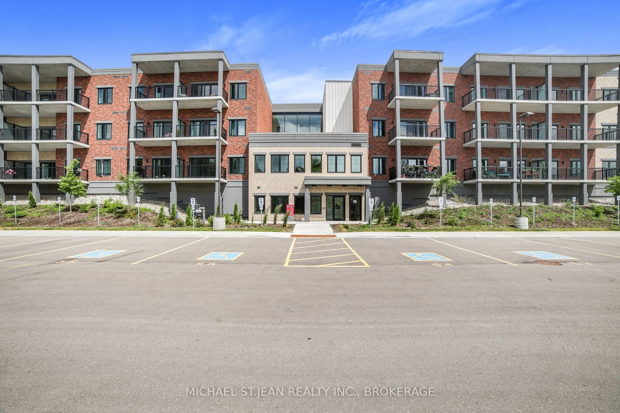121 Mary Street, #402