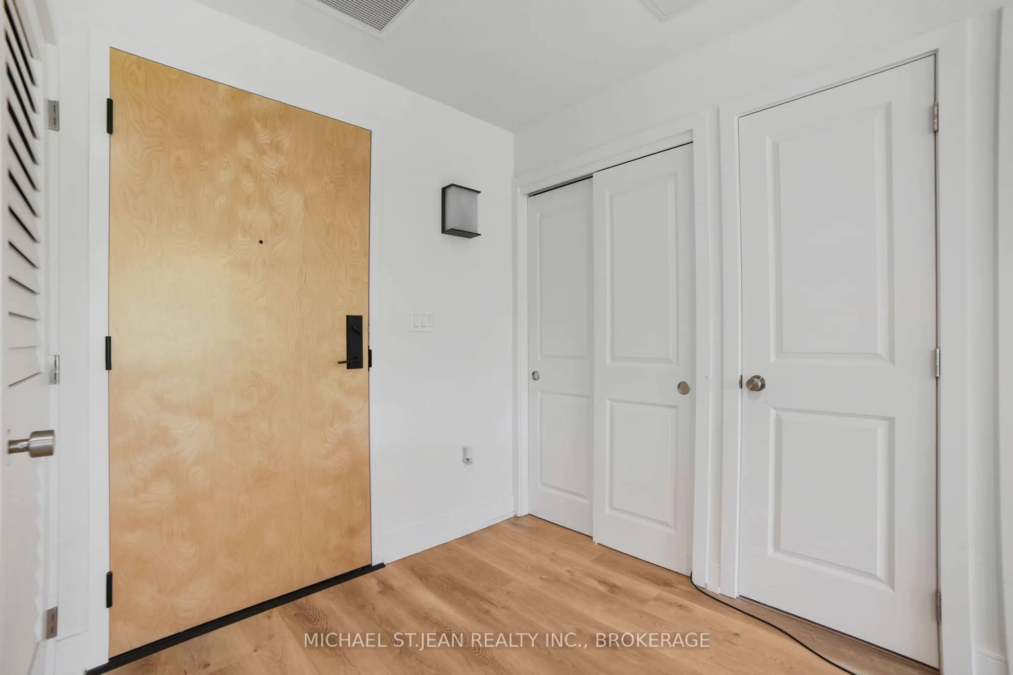 121 Mary Street, #402