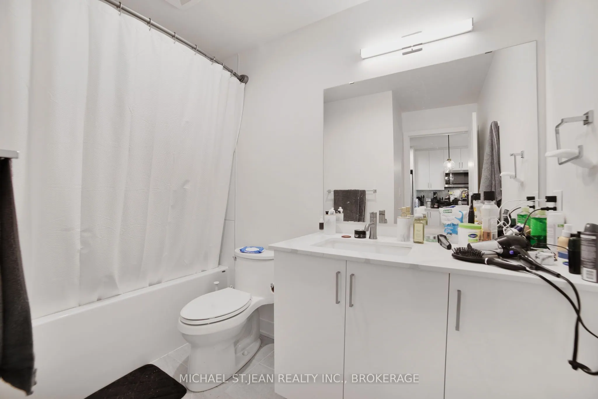 121 Mary Street, #402