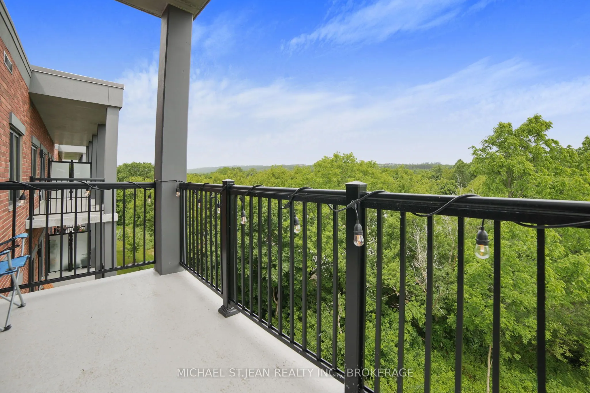 121 Mary Street, #402
