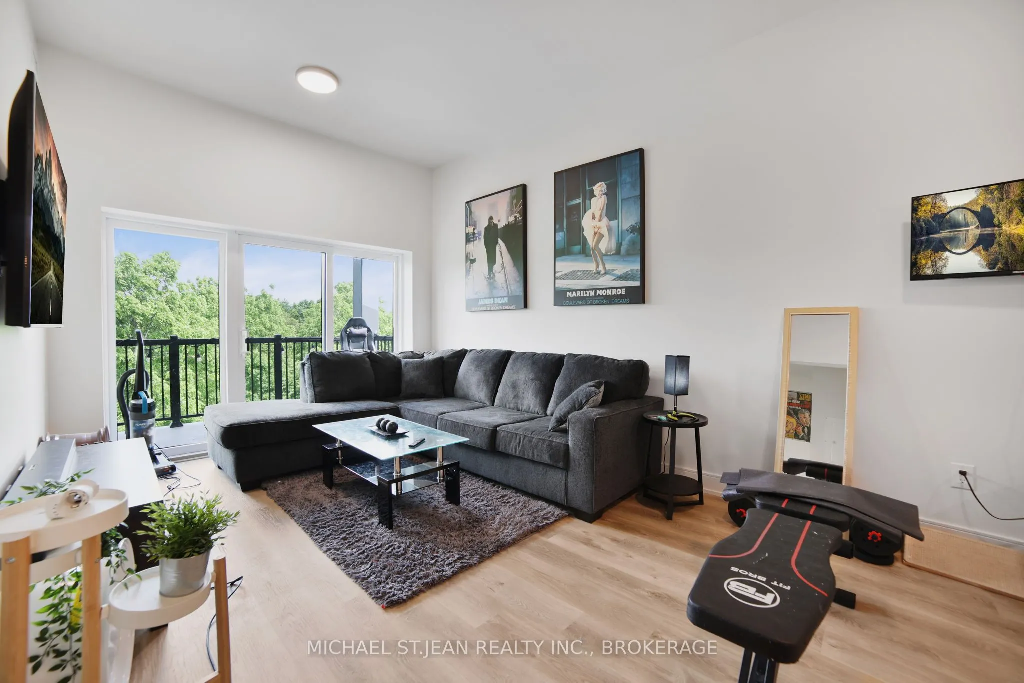 121 Mary Street, #402