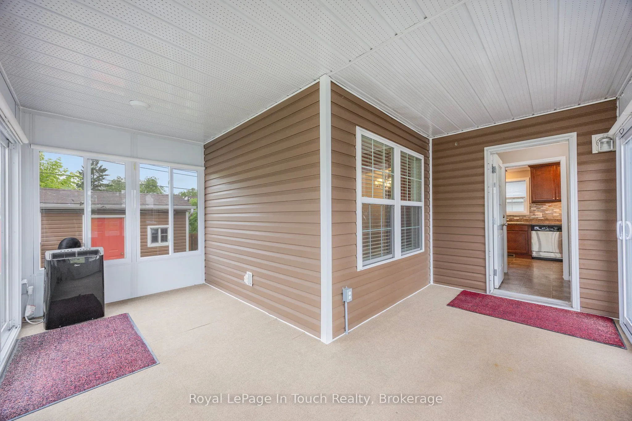 6 Maple Lane