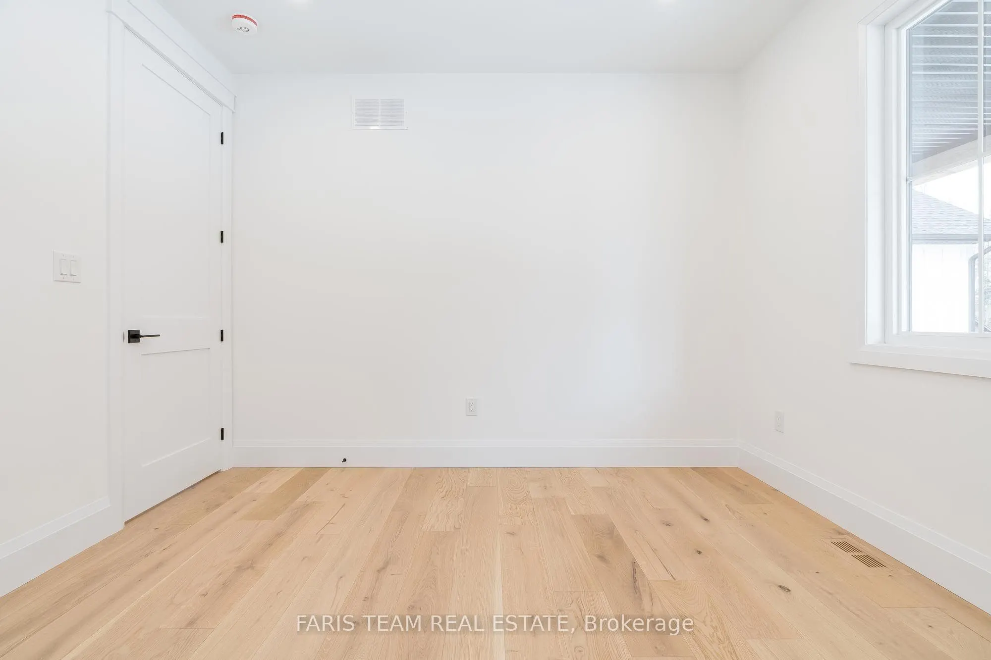 262 Lakeshore Road W