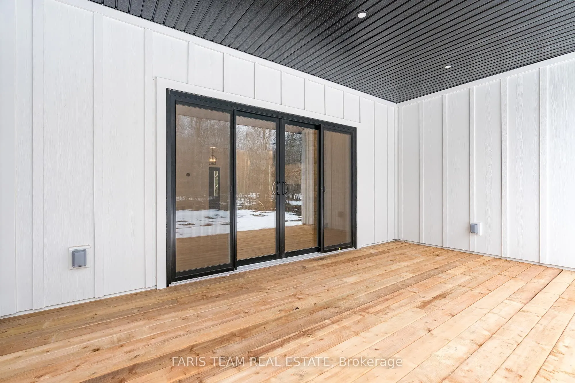 262 Lakeshore Road W