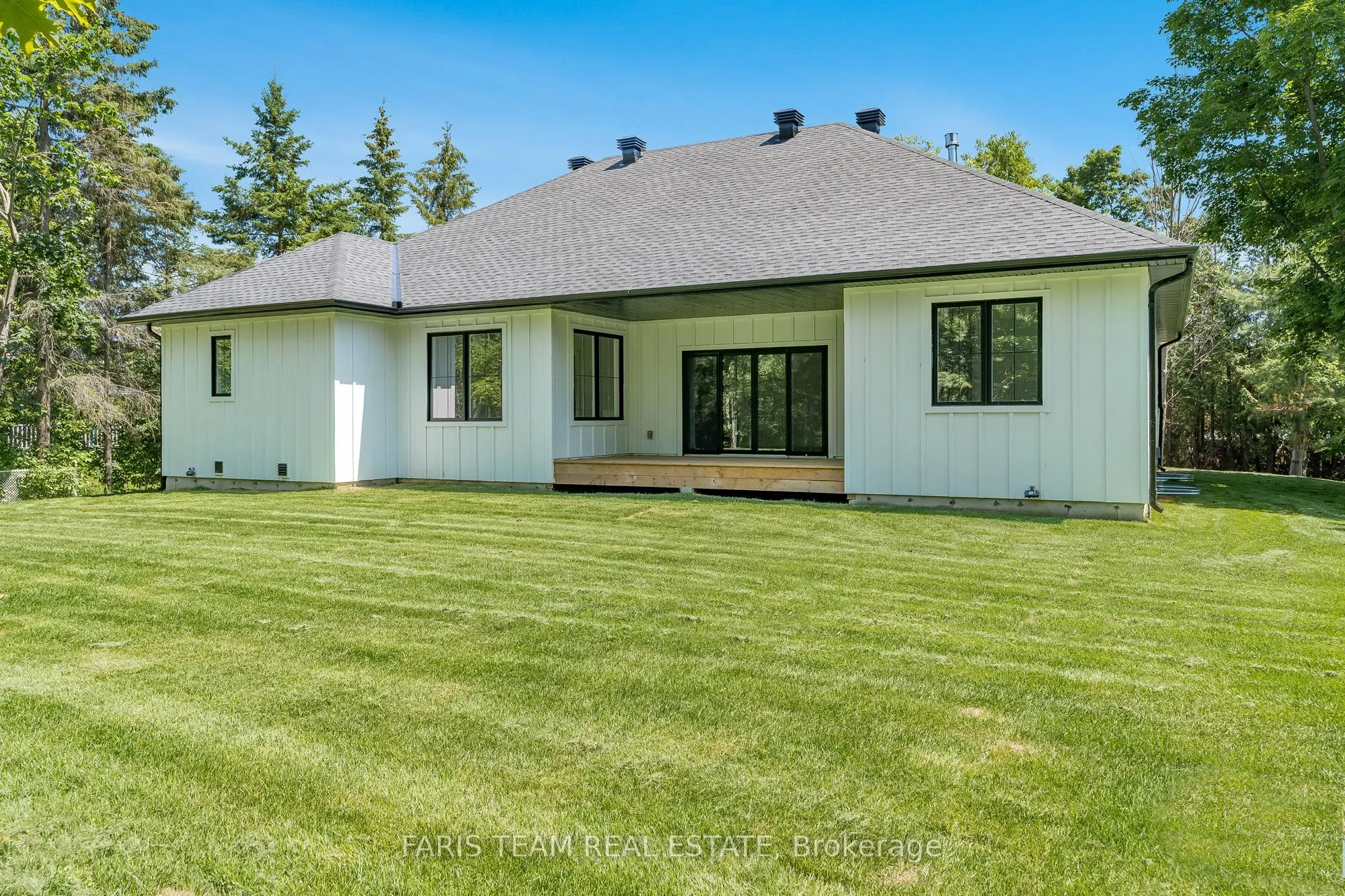 262 Lakeshore Road W