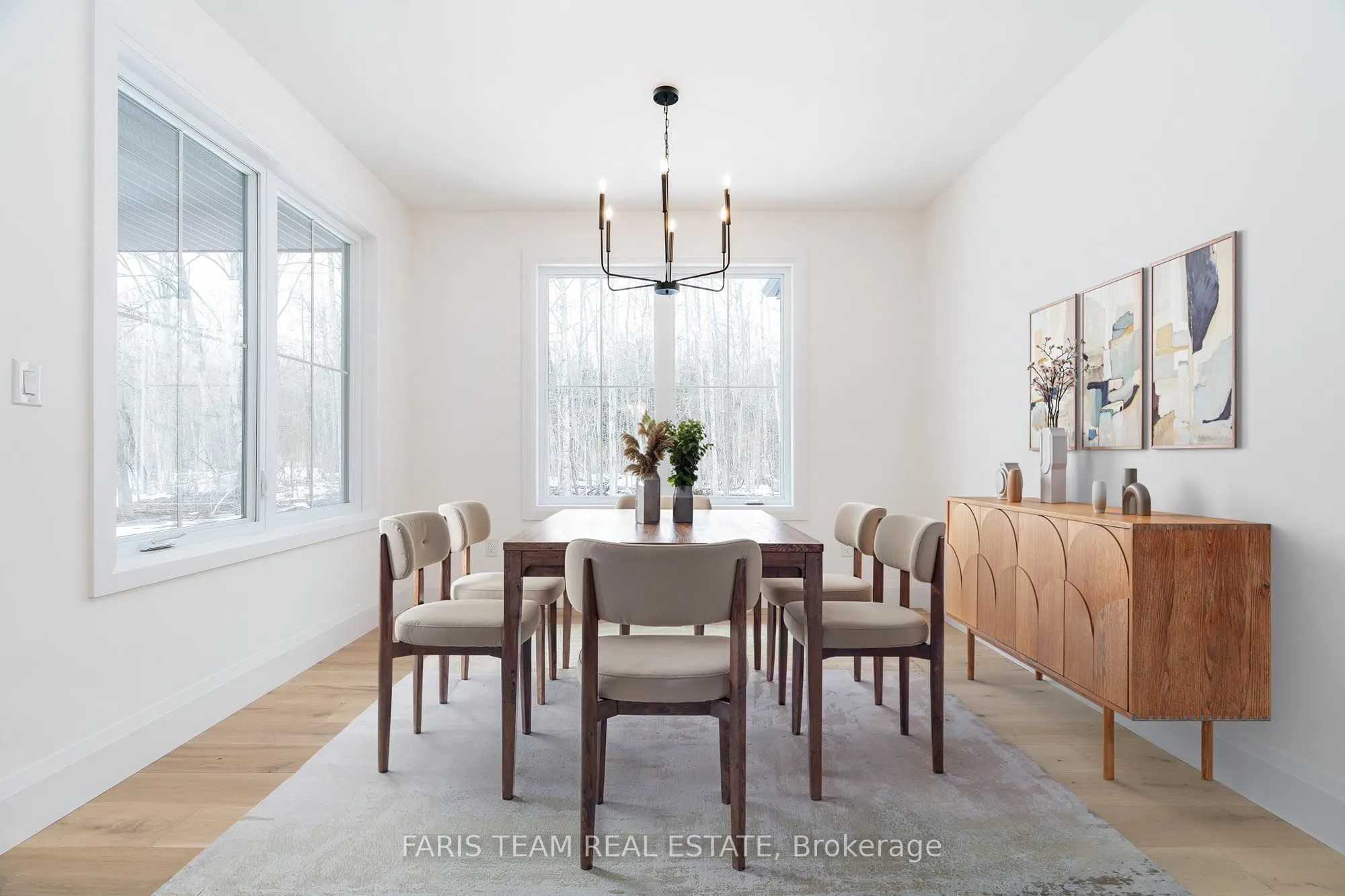 262 Lakeshore Road W