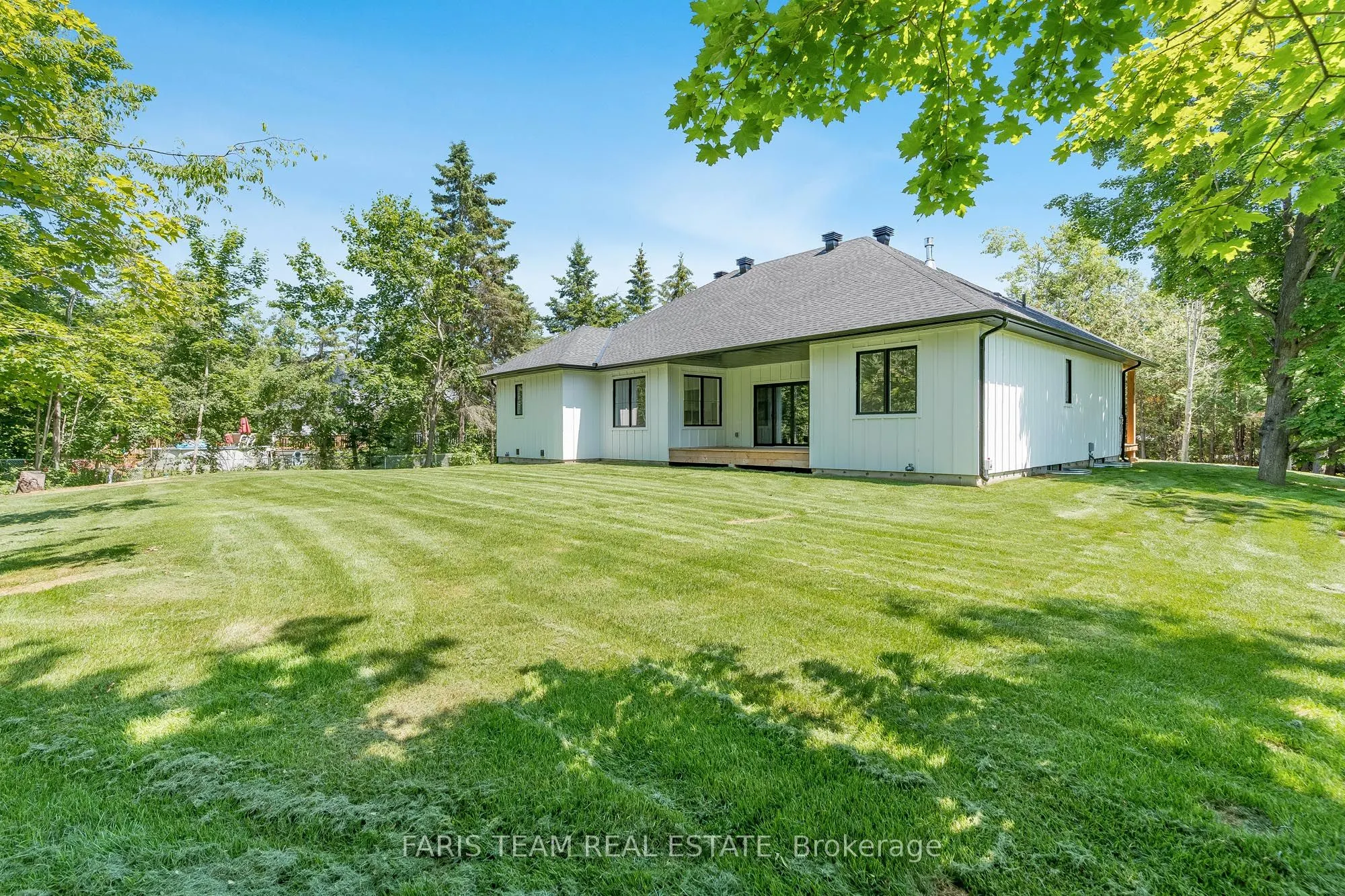 262 Lakeshore Road W