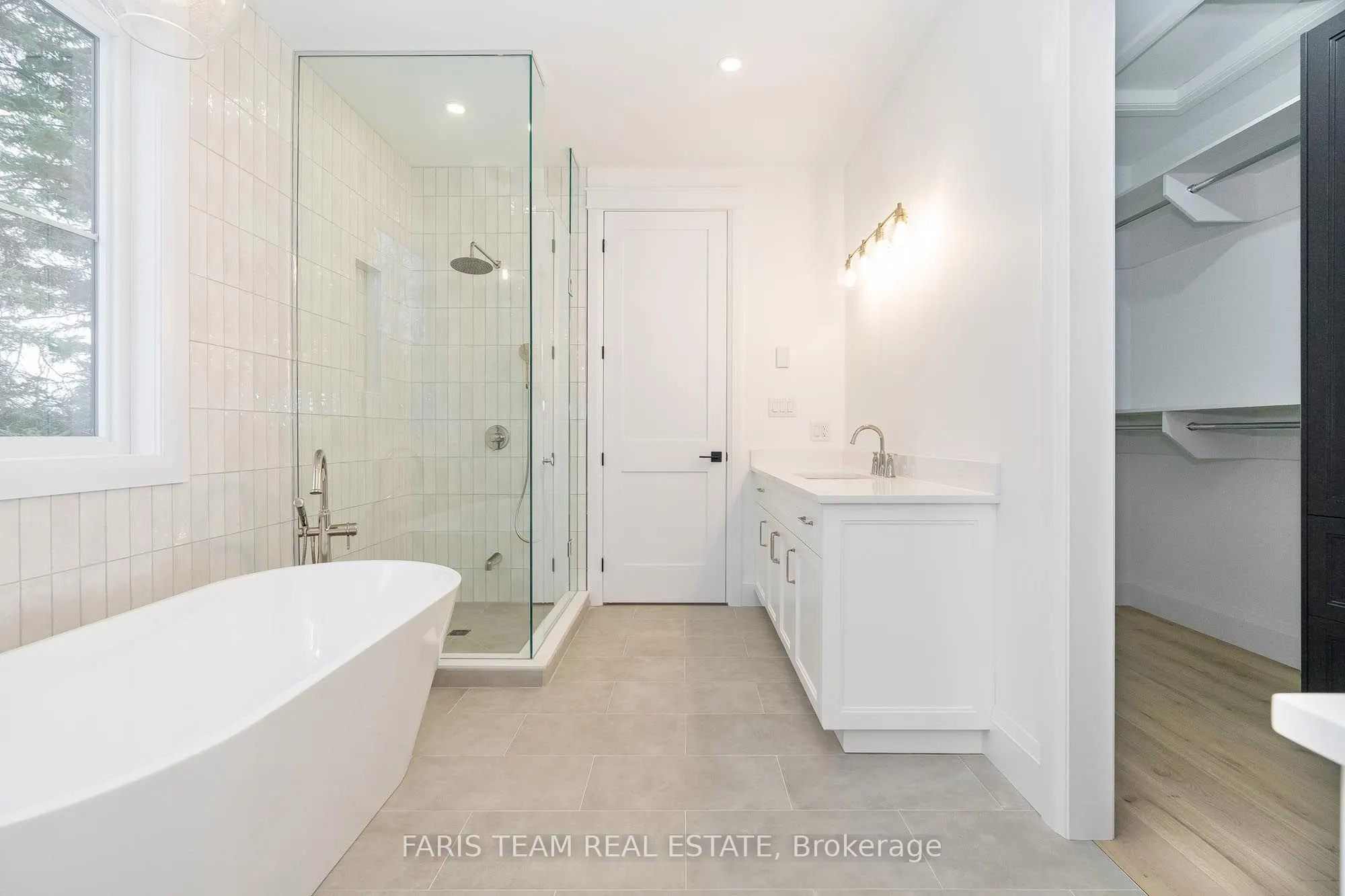 262 Lakeshore Road W