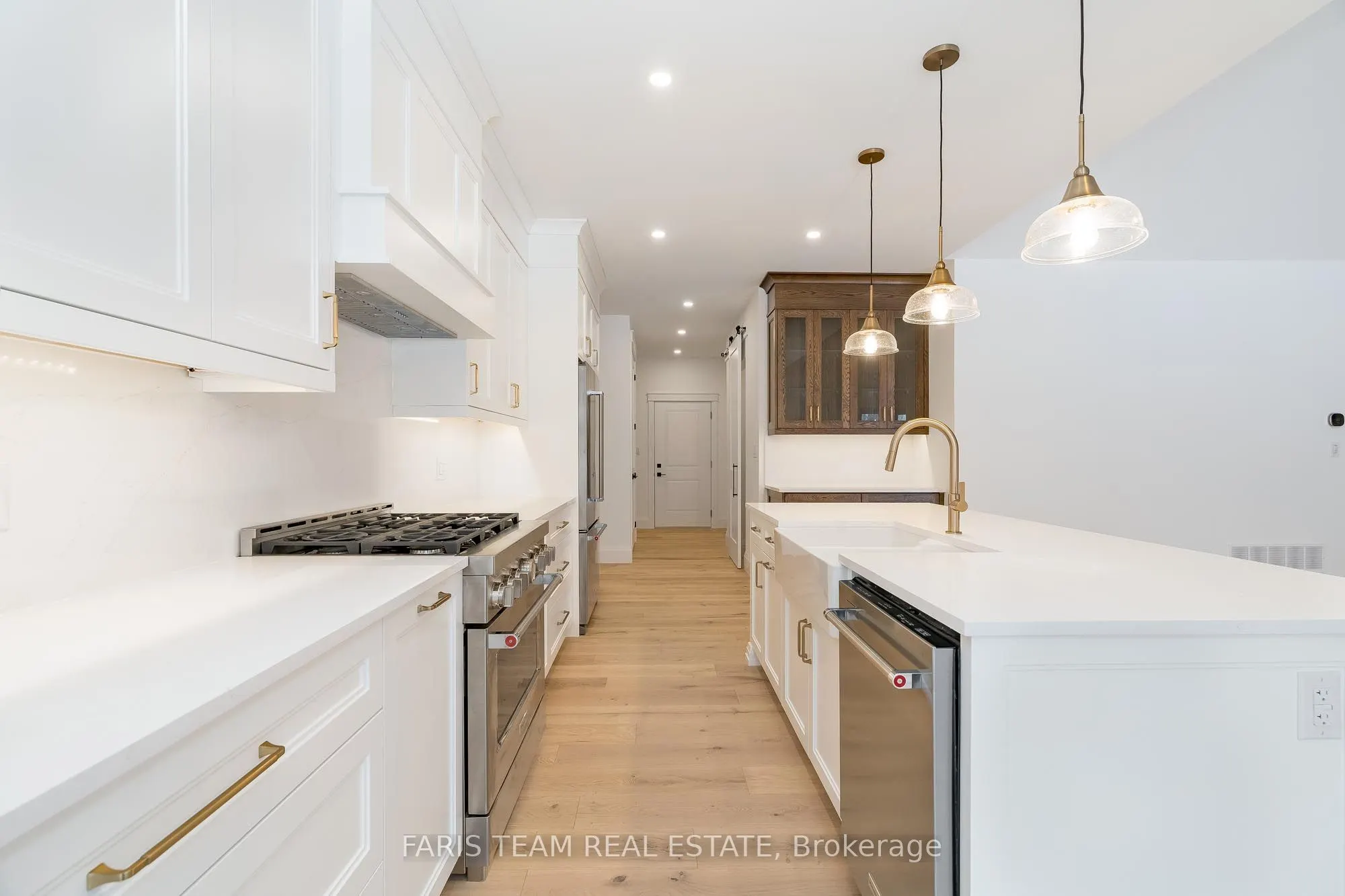 262 Lakeshore Road W