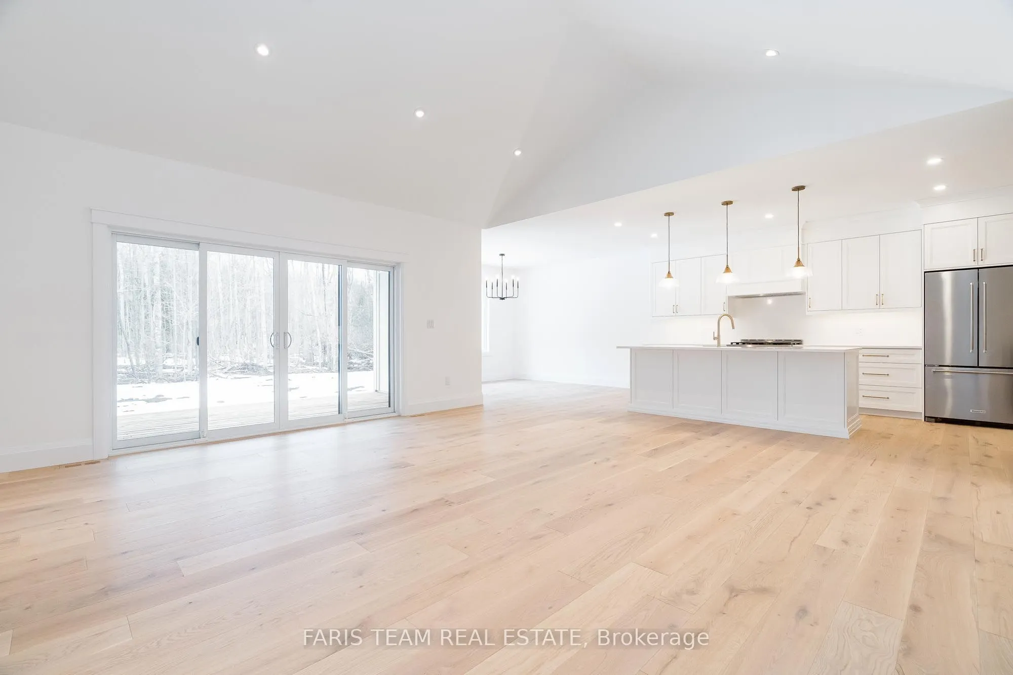 262 Lakeshore Road W