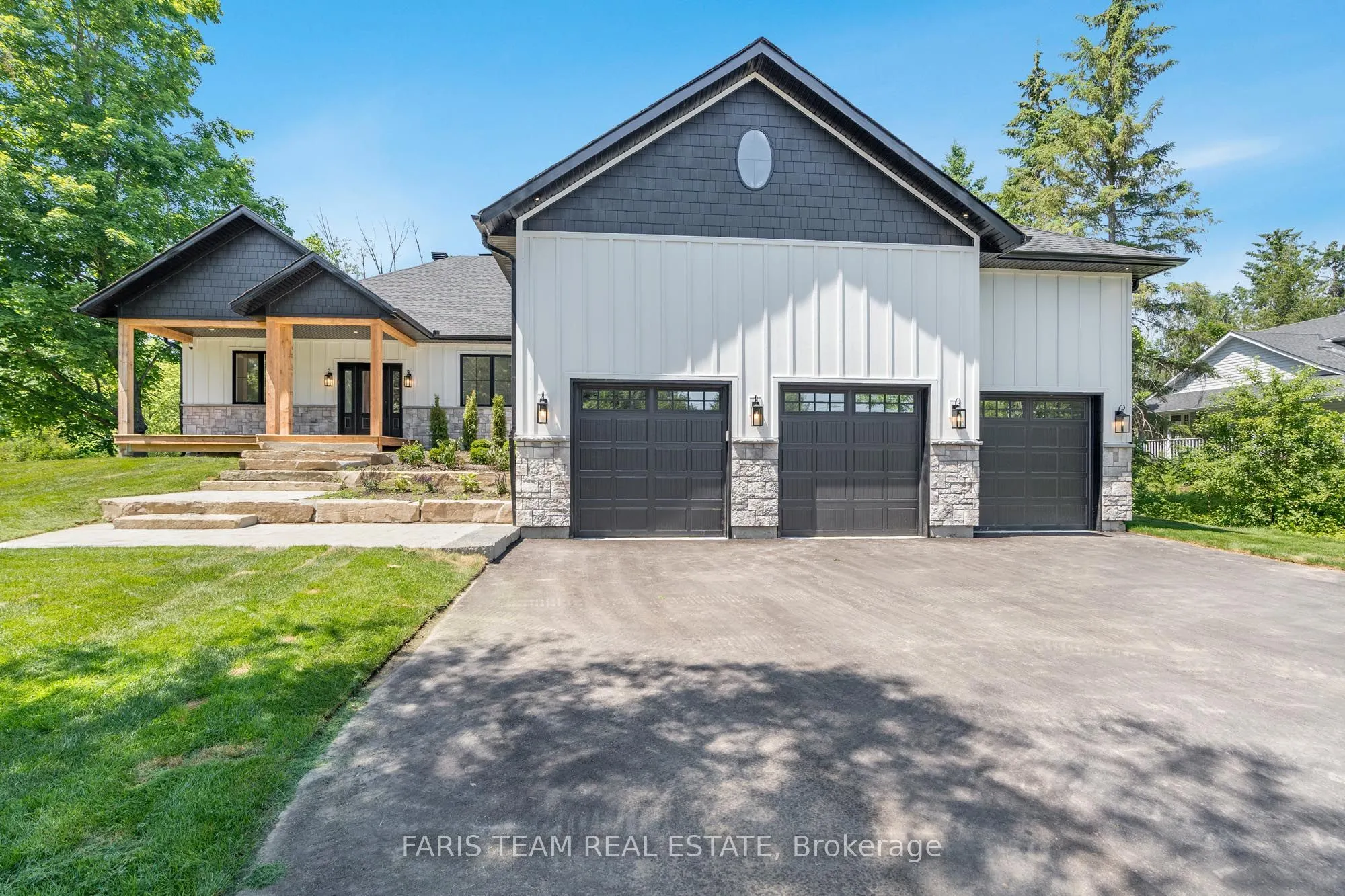 262 Lakeshore Road W