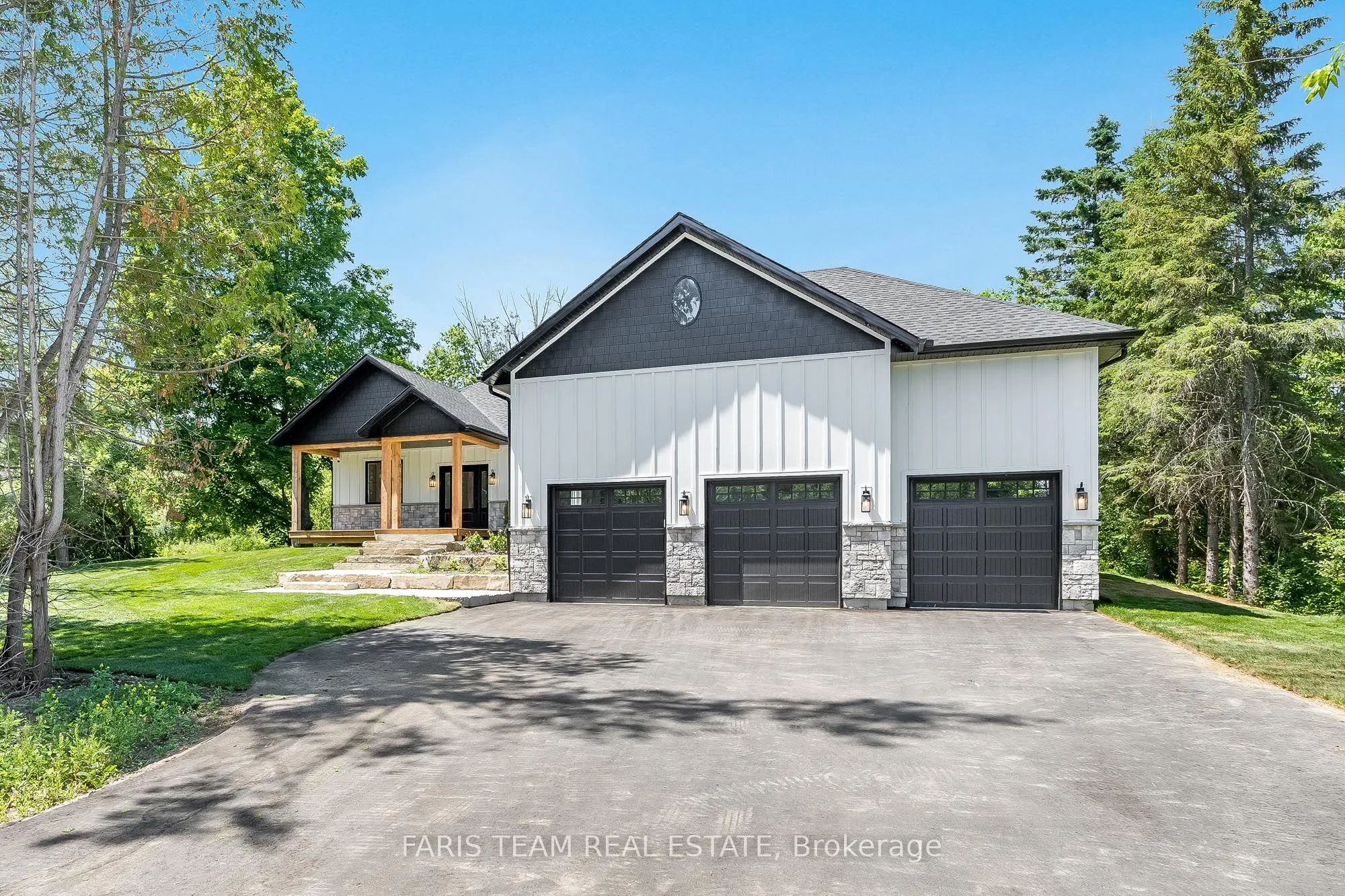 262 Lakeshore Road W