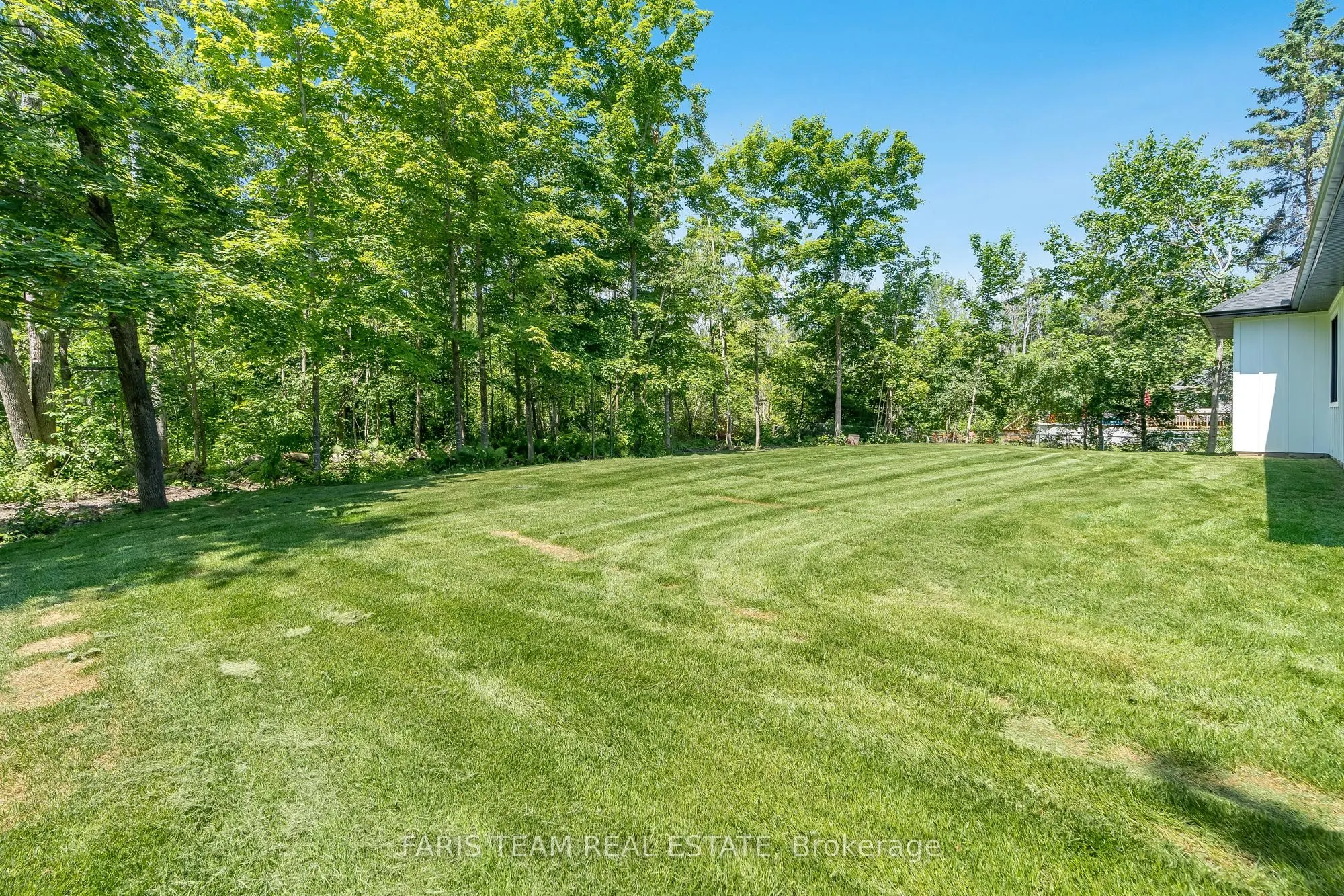 262 Lakeshore Road W