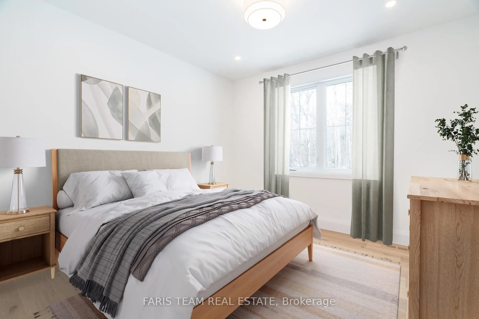 262 Lakeshore Road W