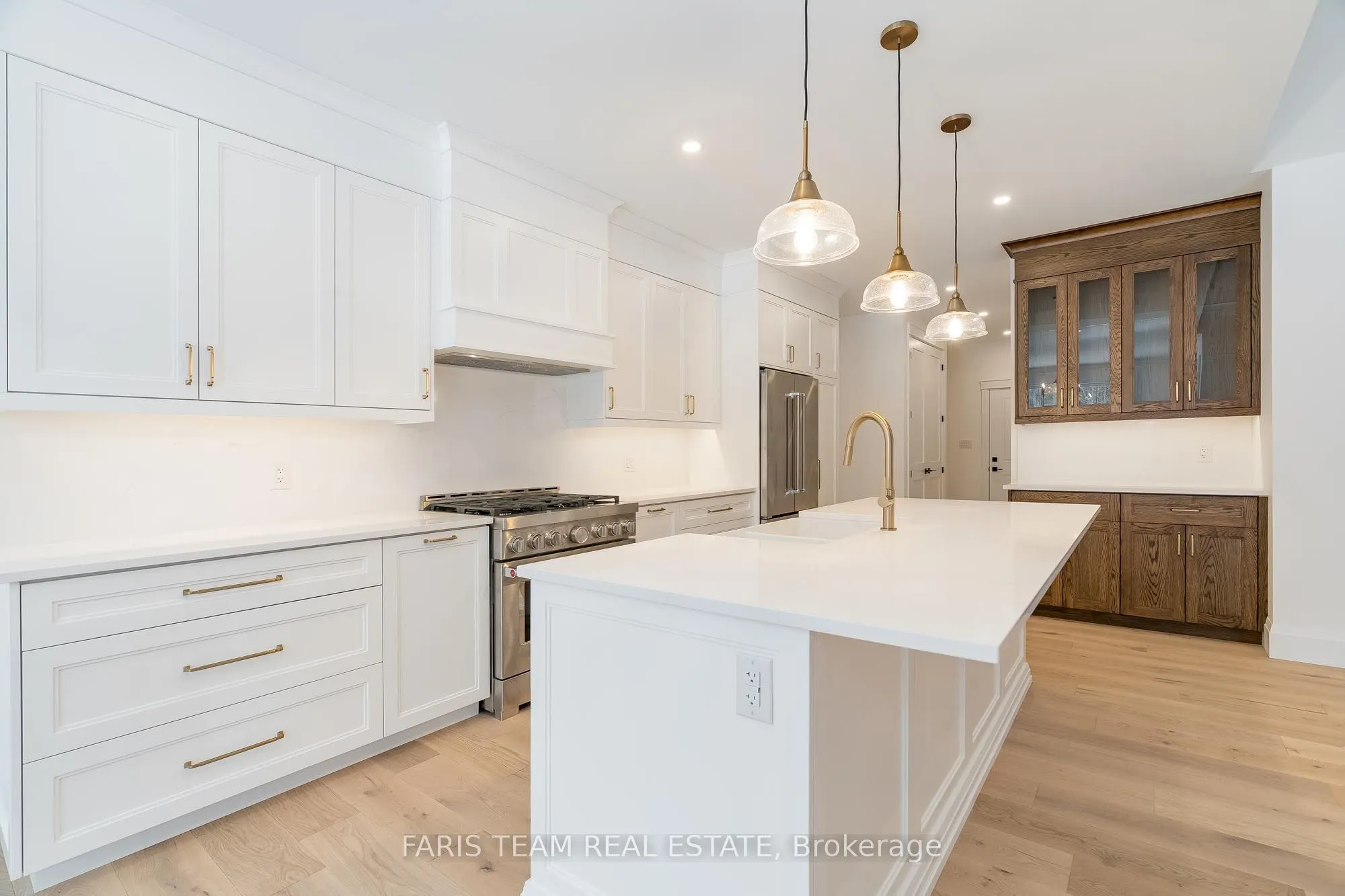 262 Lakeshore Road W