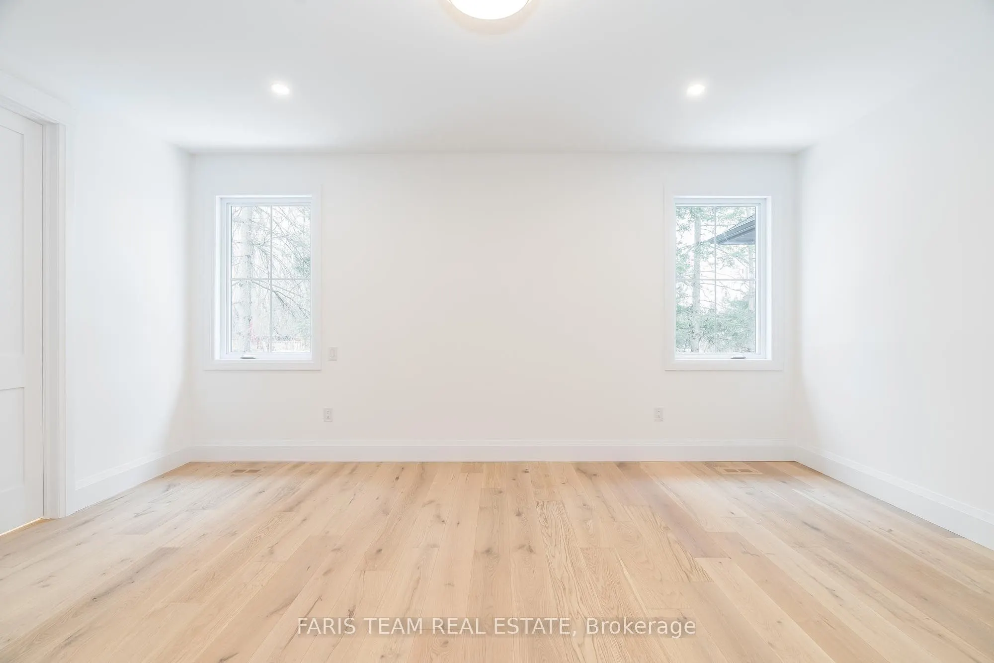 262 Lakeshore Road W