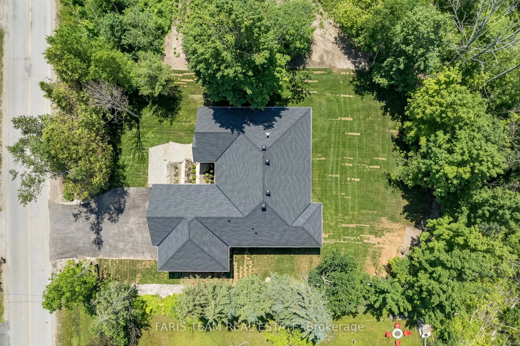 262 Lakeshore Road W