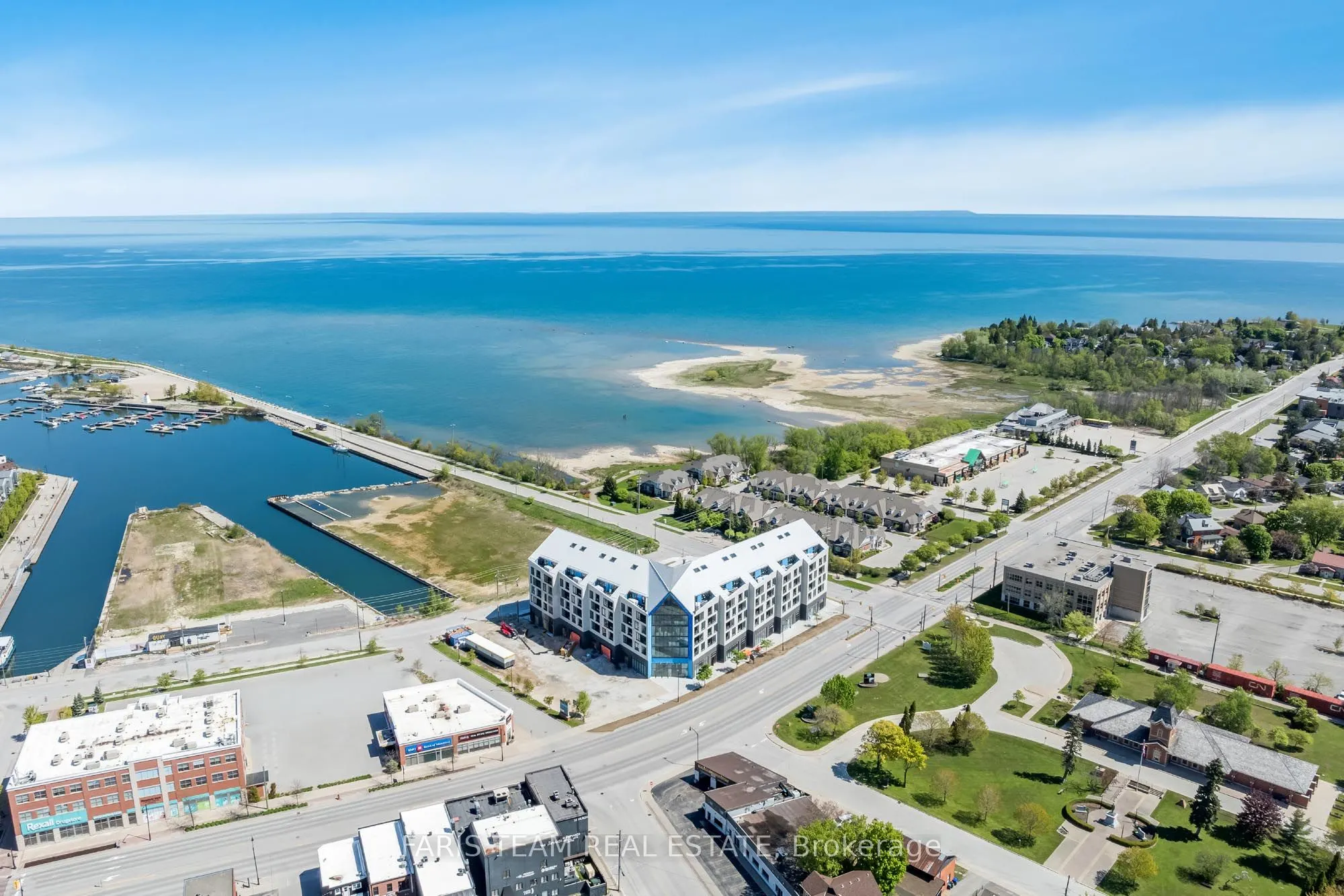 31 Huron Street, #211