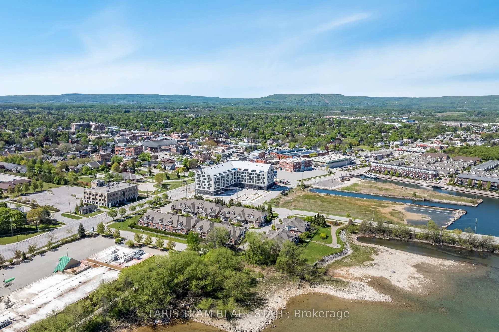 31 Huron Street, #211