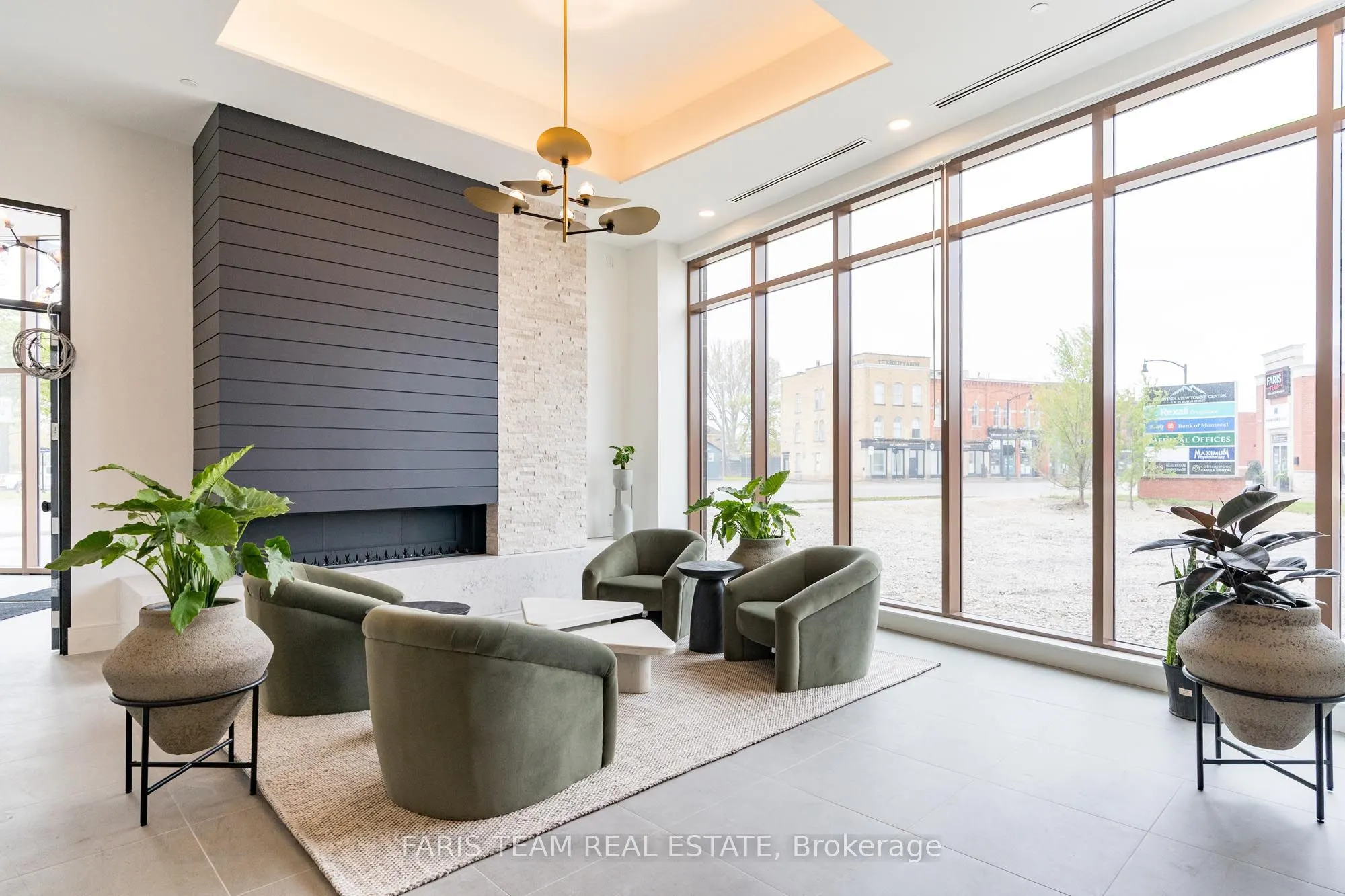 31 Huron Street, #211