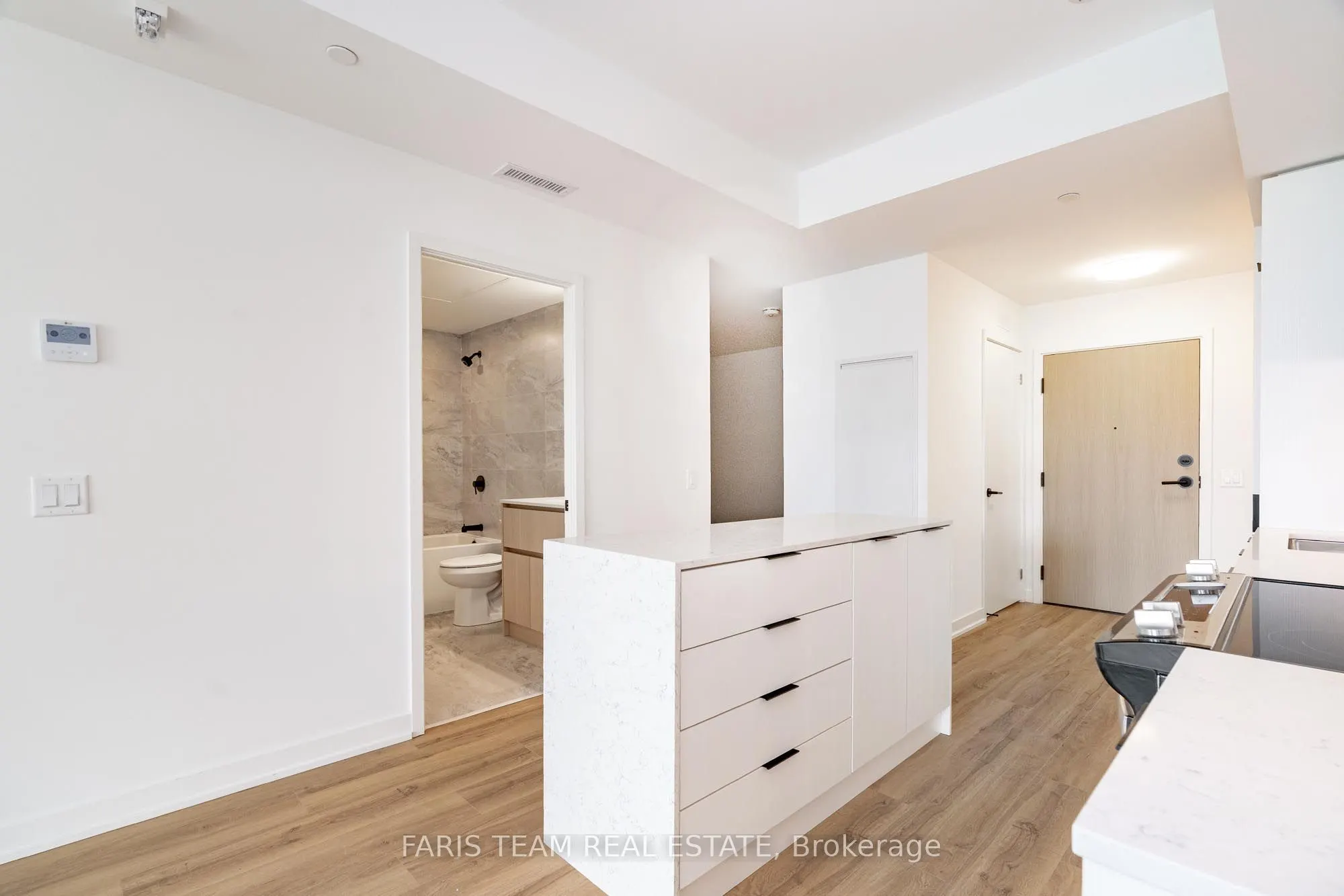 31 Huron Street, #211