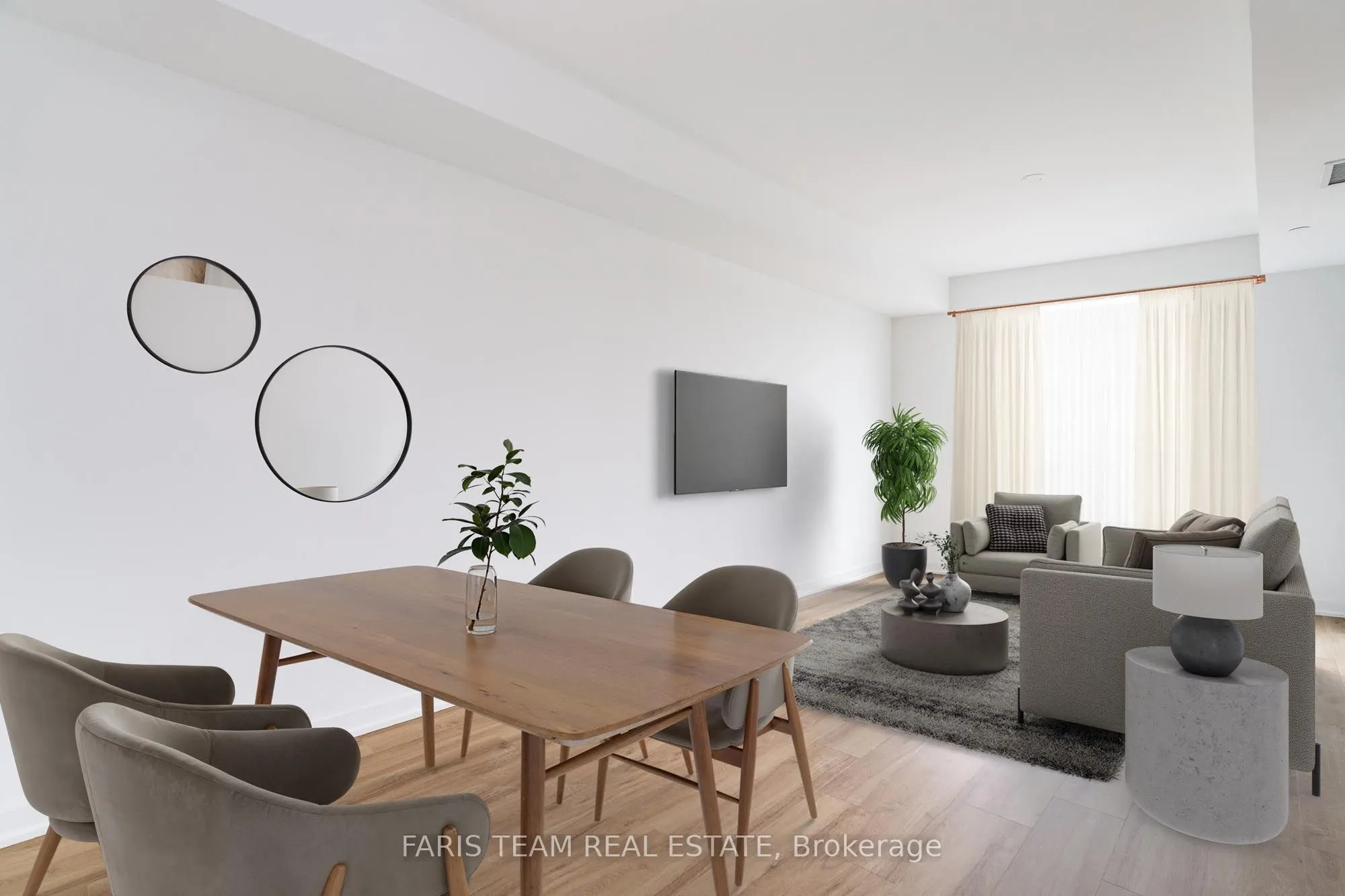 31 Huron Street, #211
