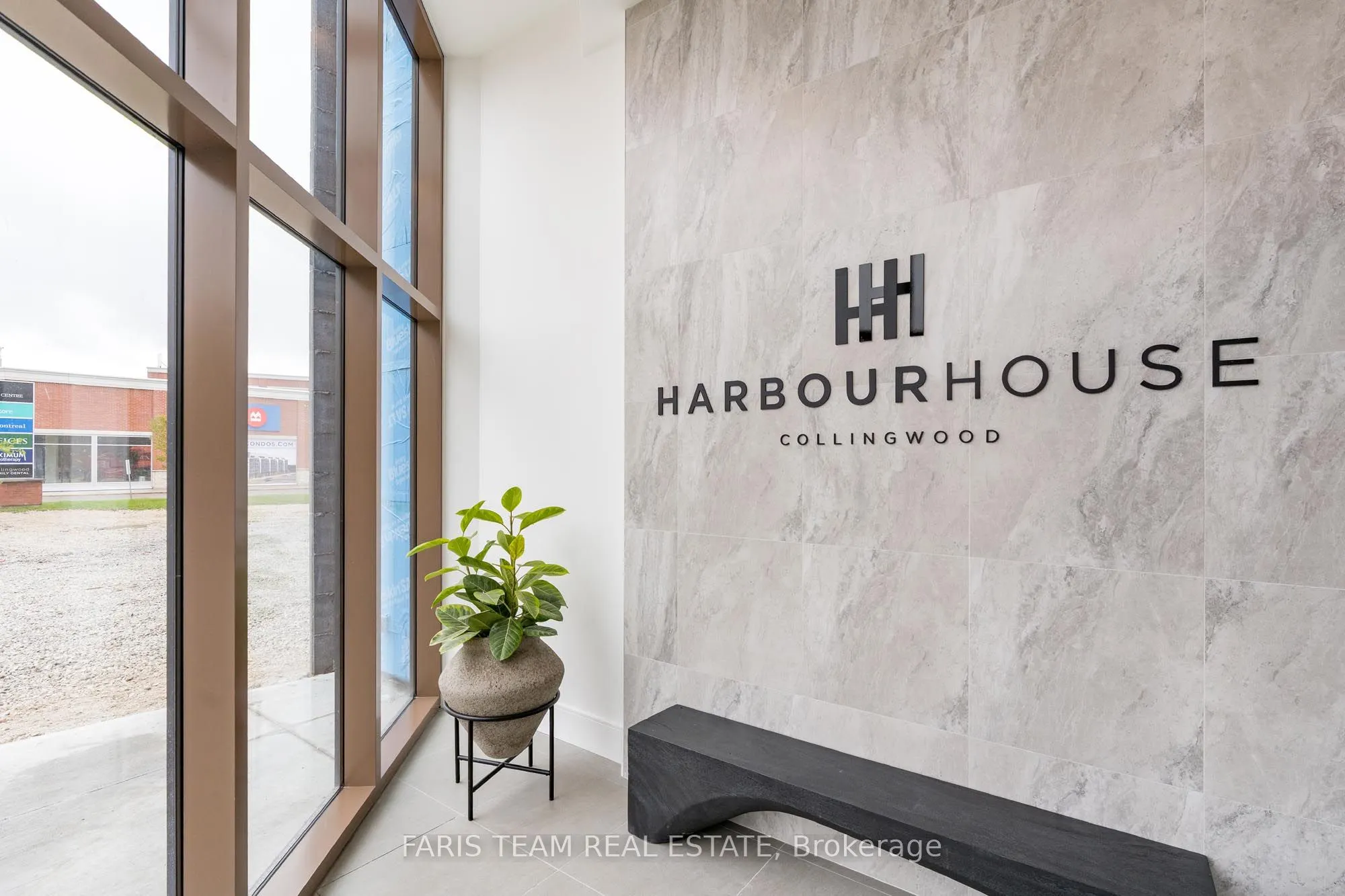 31 Huron Street, #211