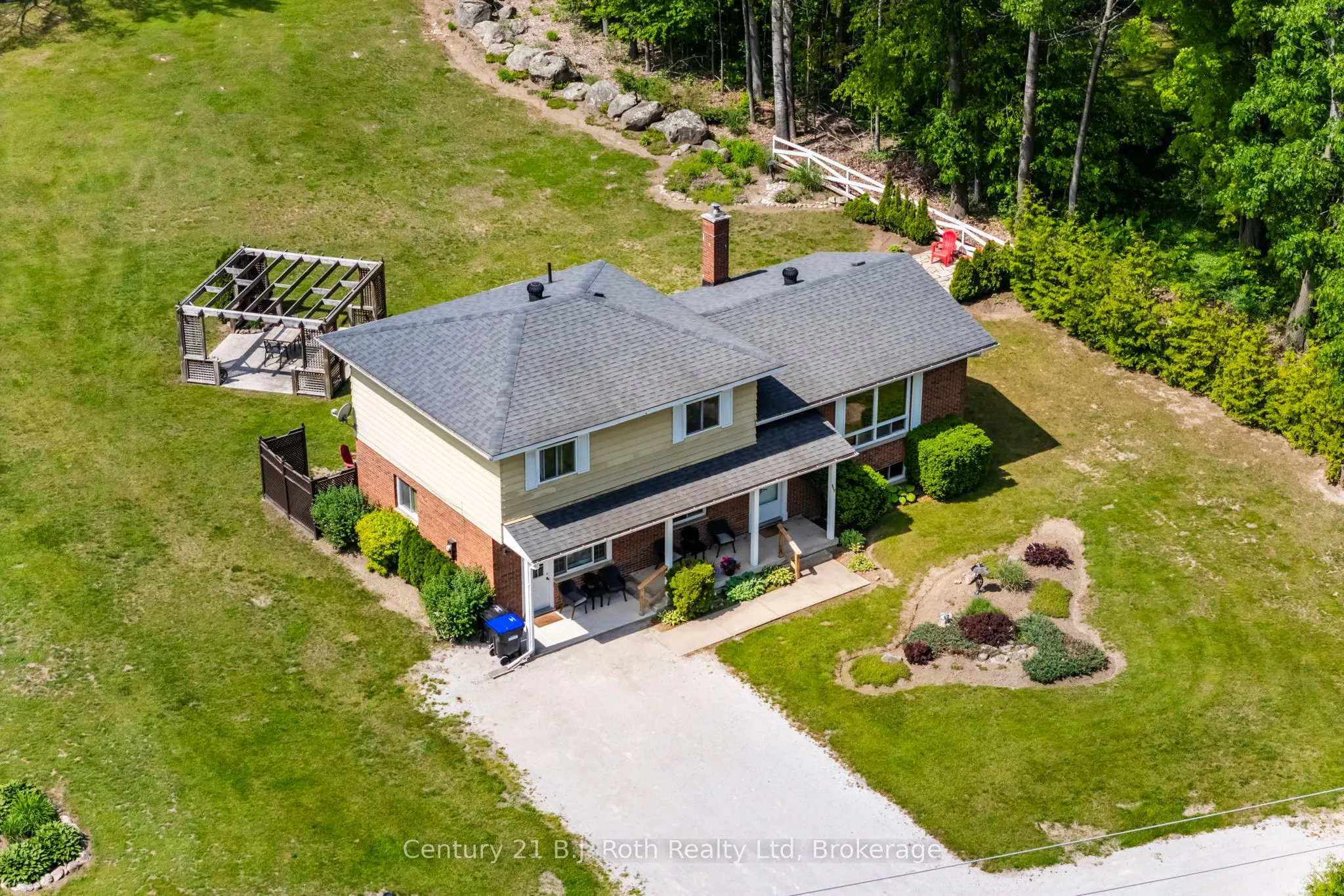 573 Lafontaine Road E