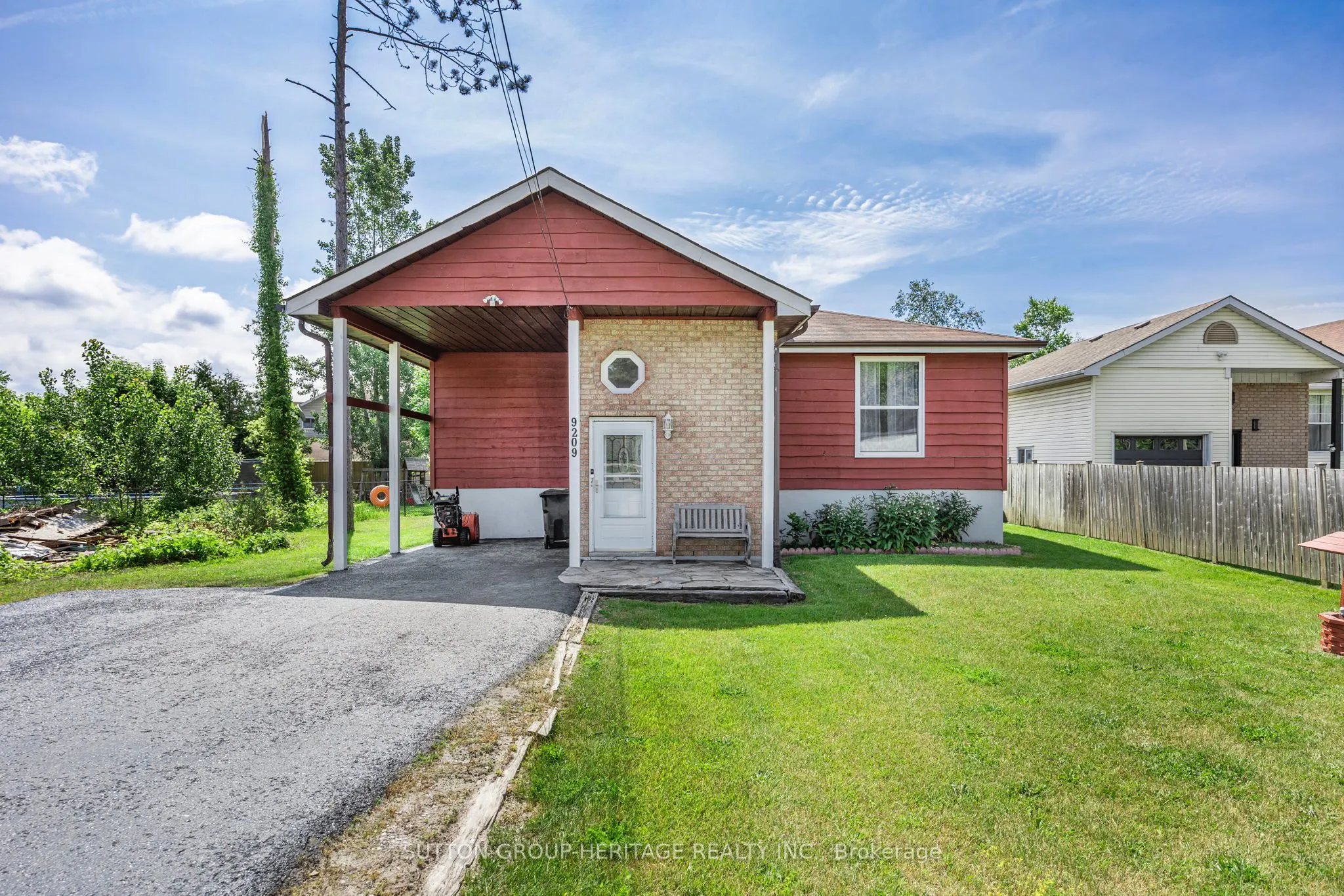 9209 Highway 11 N