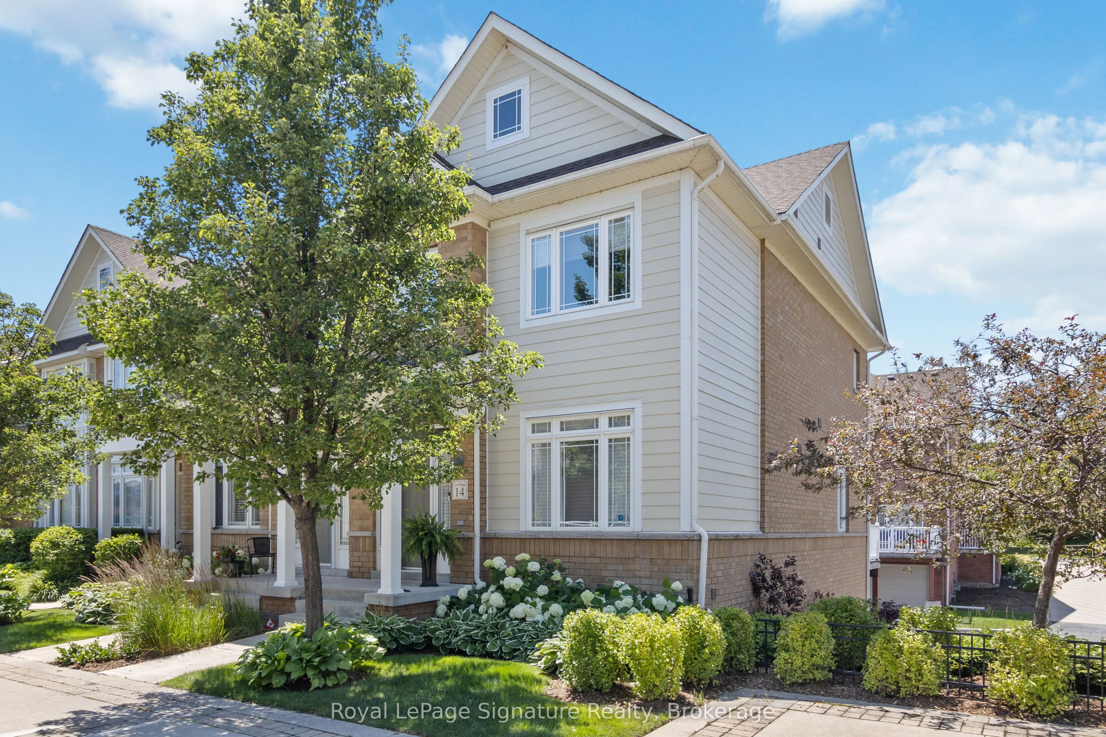 14 Montclair Mews, #18