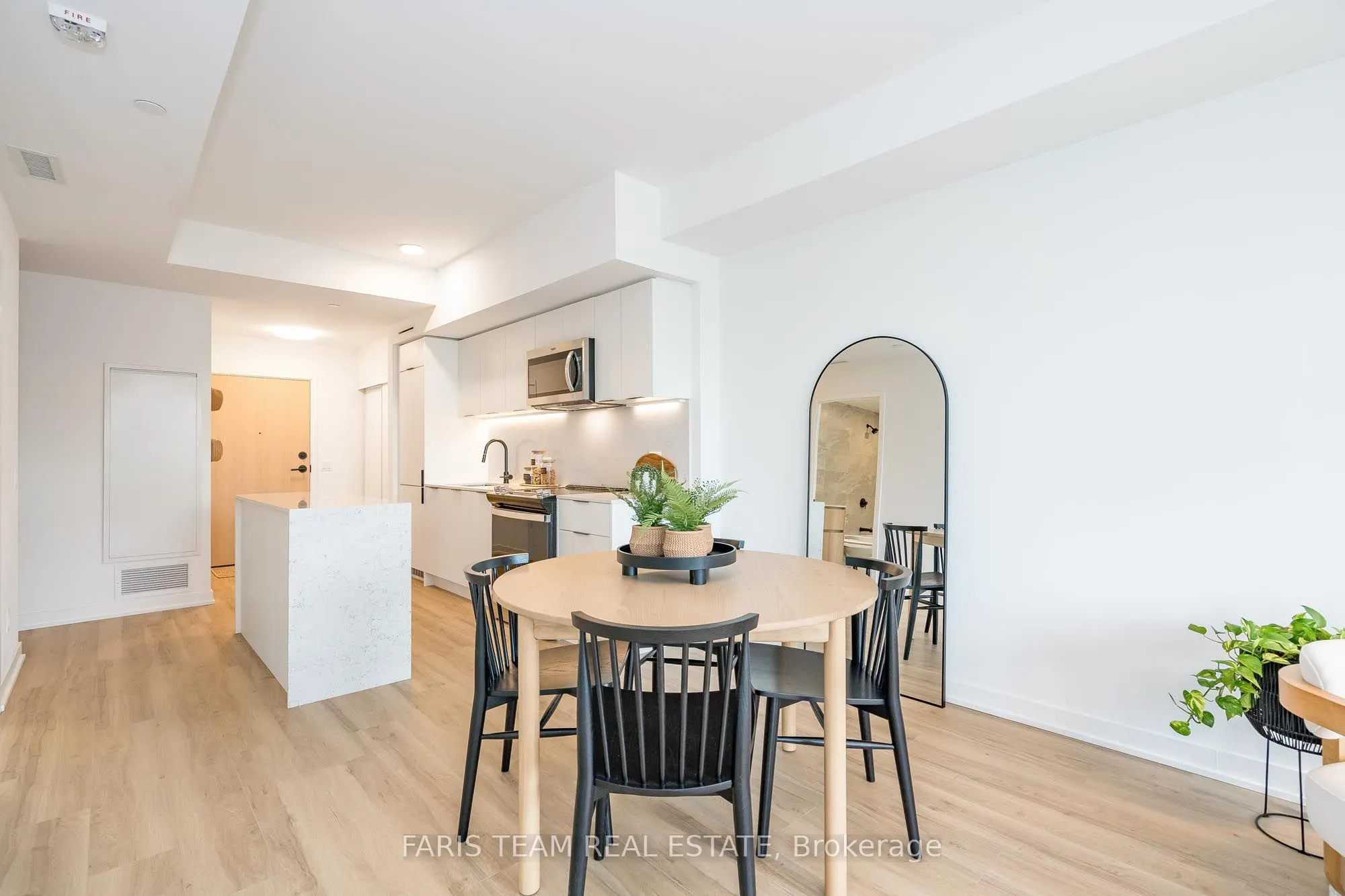 31 Huron Street, #209