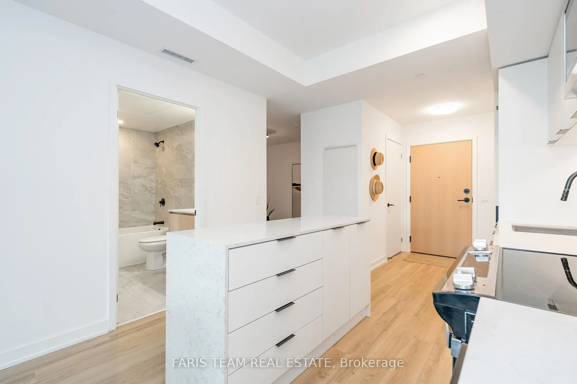 31 Huron Street, #209
