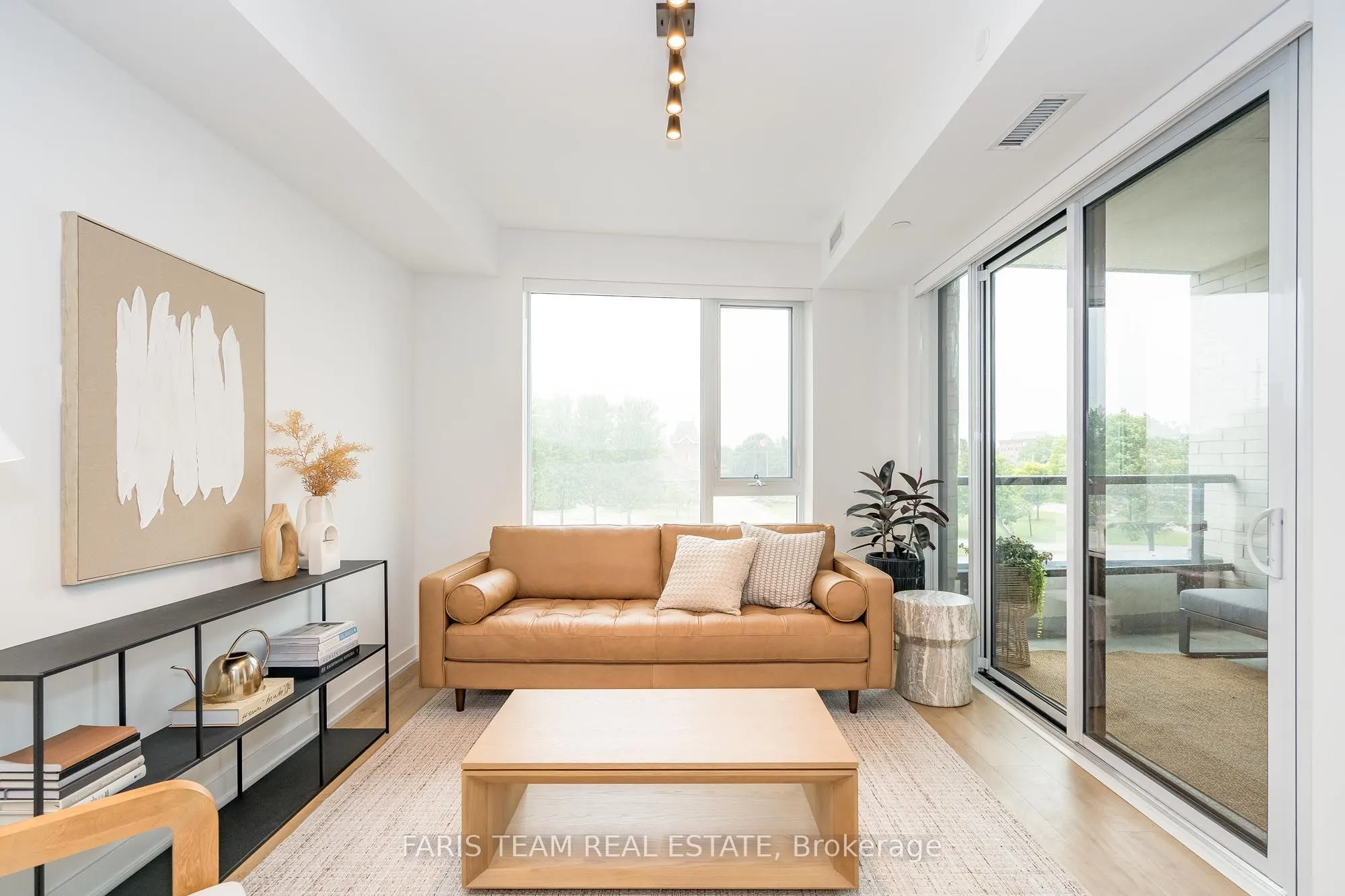 31 Huron Street, #209