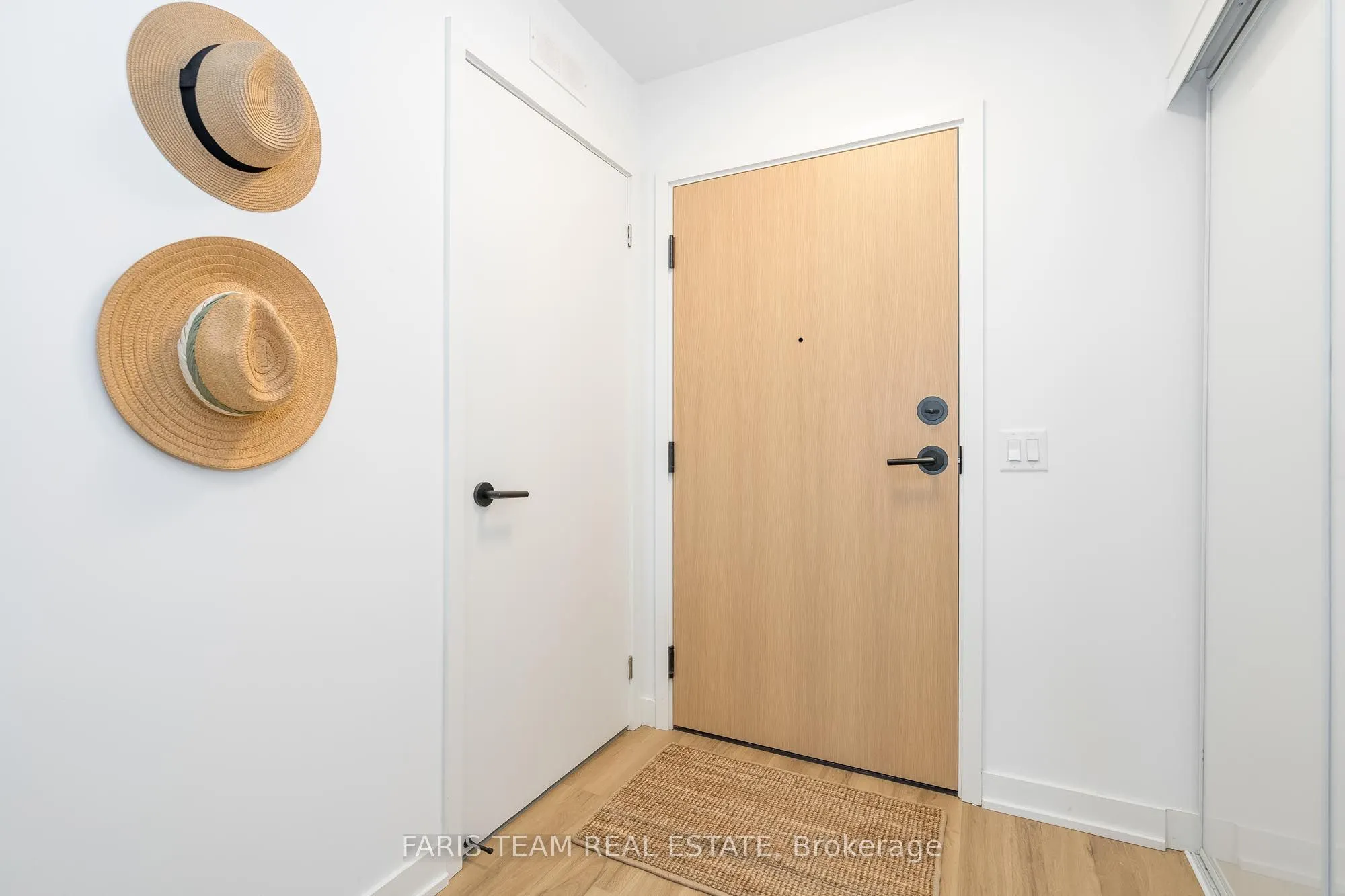 31 Huron Street, #209
