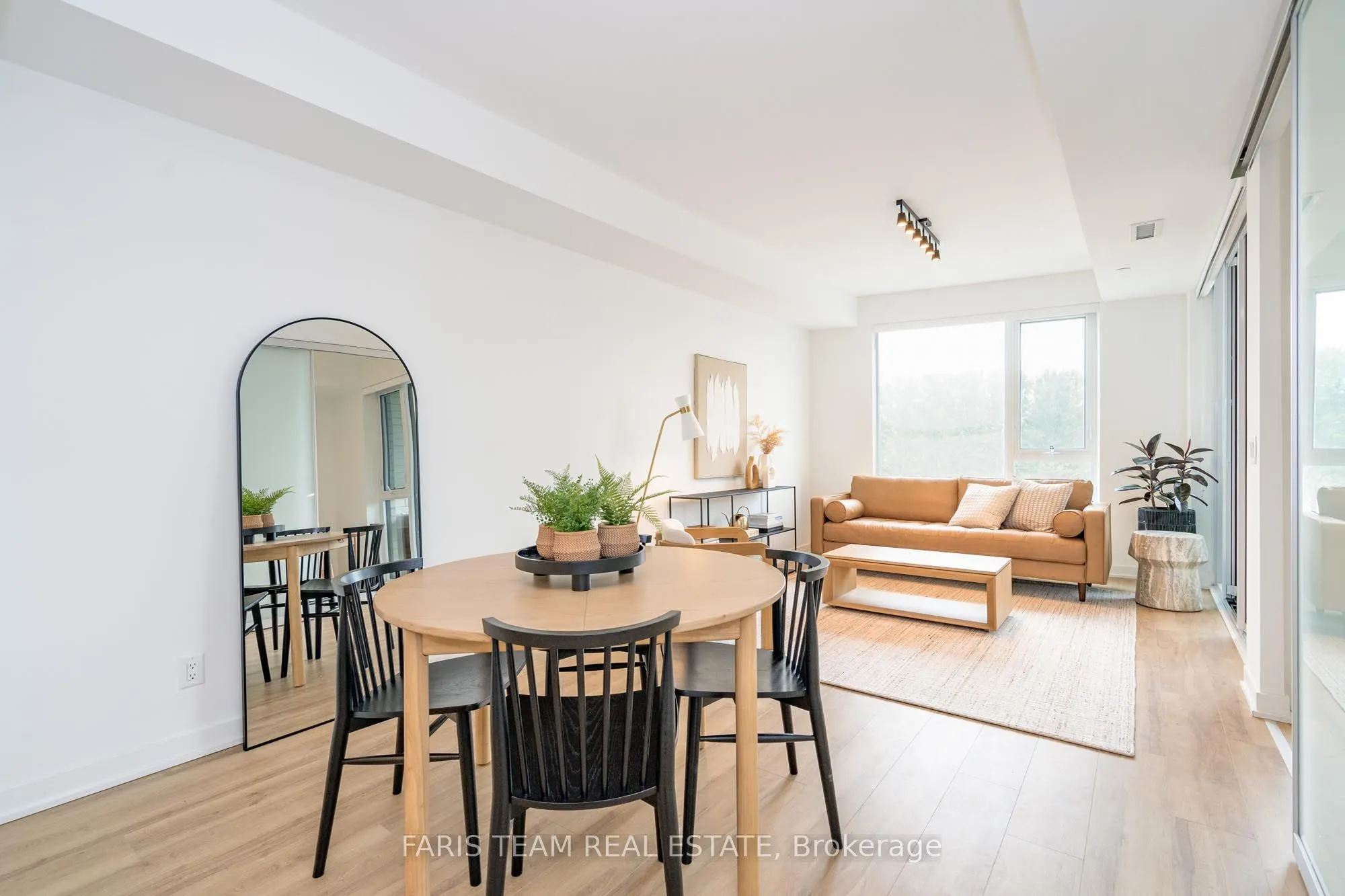 31 Huron Street, #209