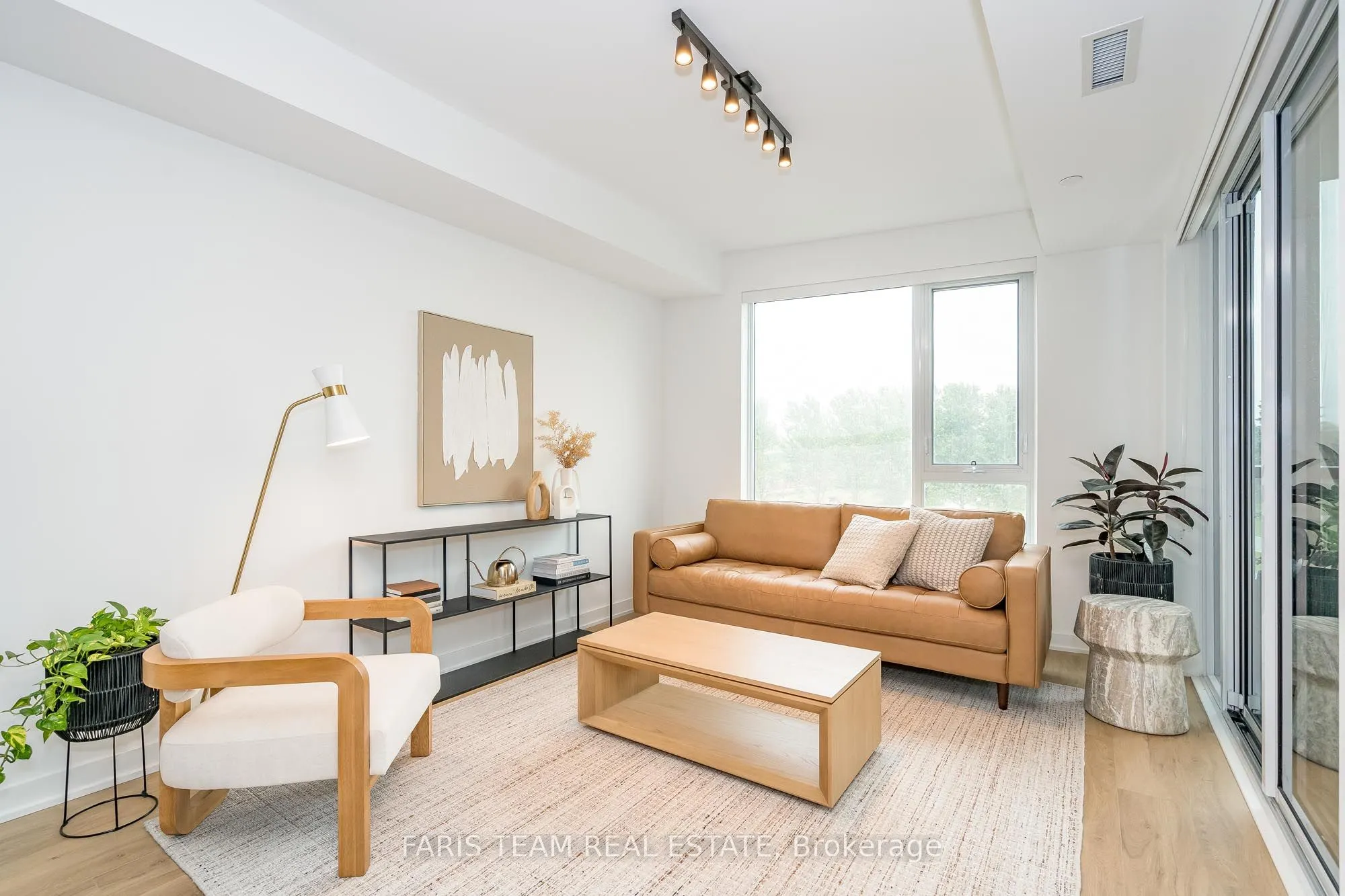 31 Huron Street, #209