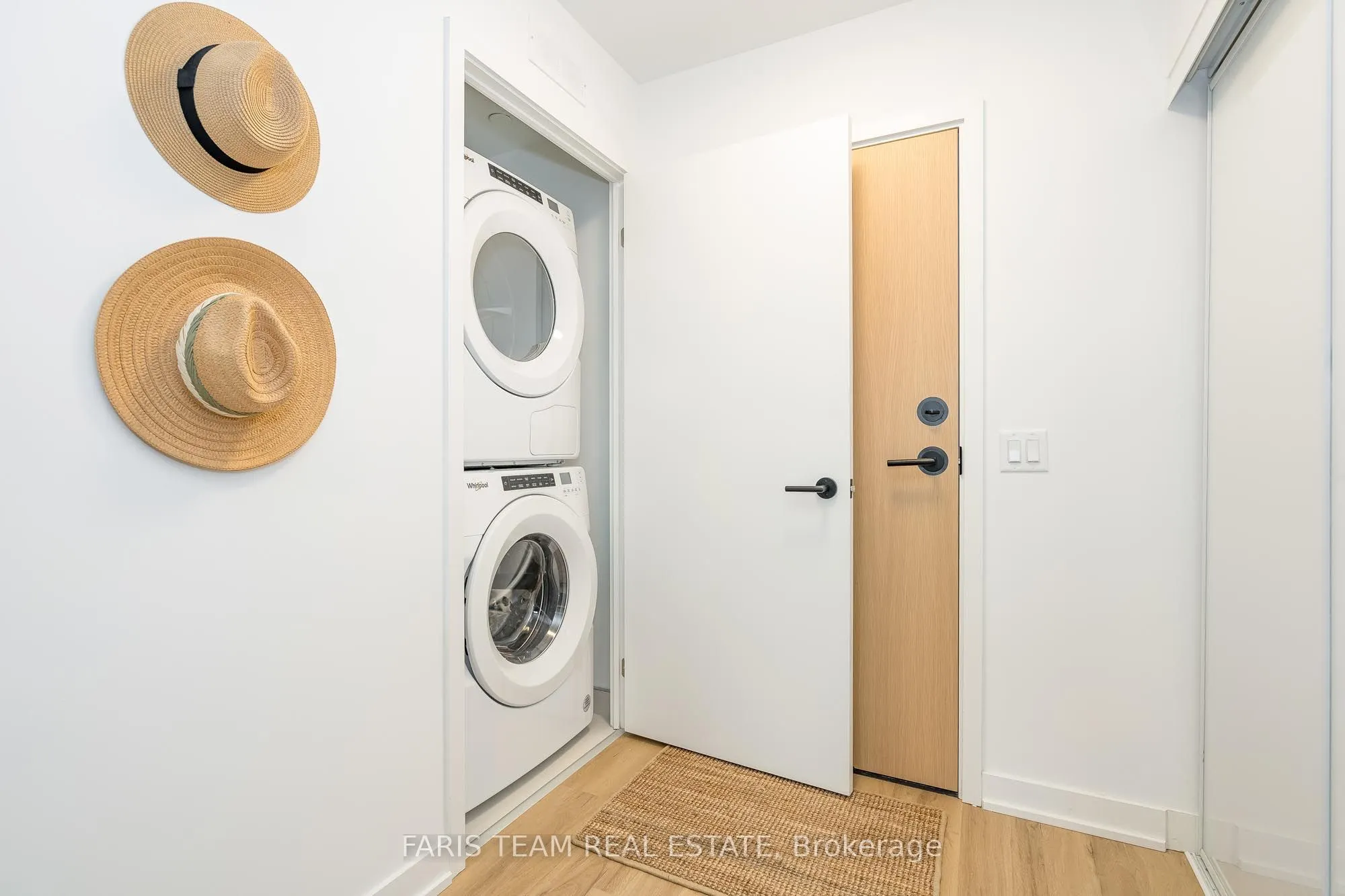 31 Huron Street, #209