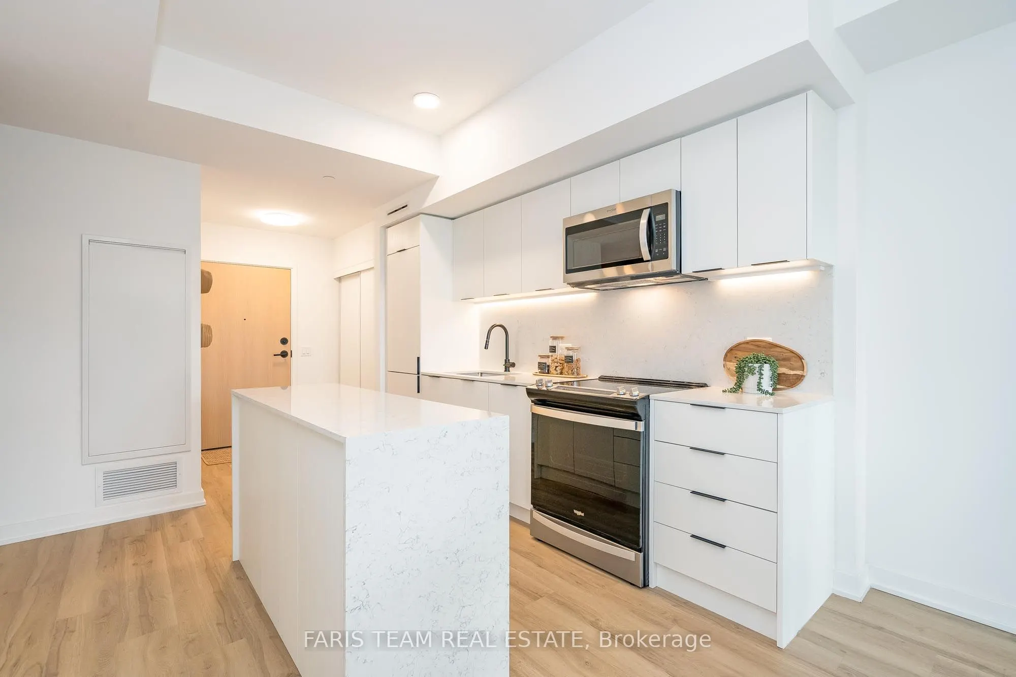 31 Huron Street, #209