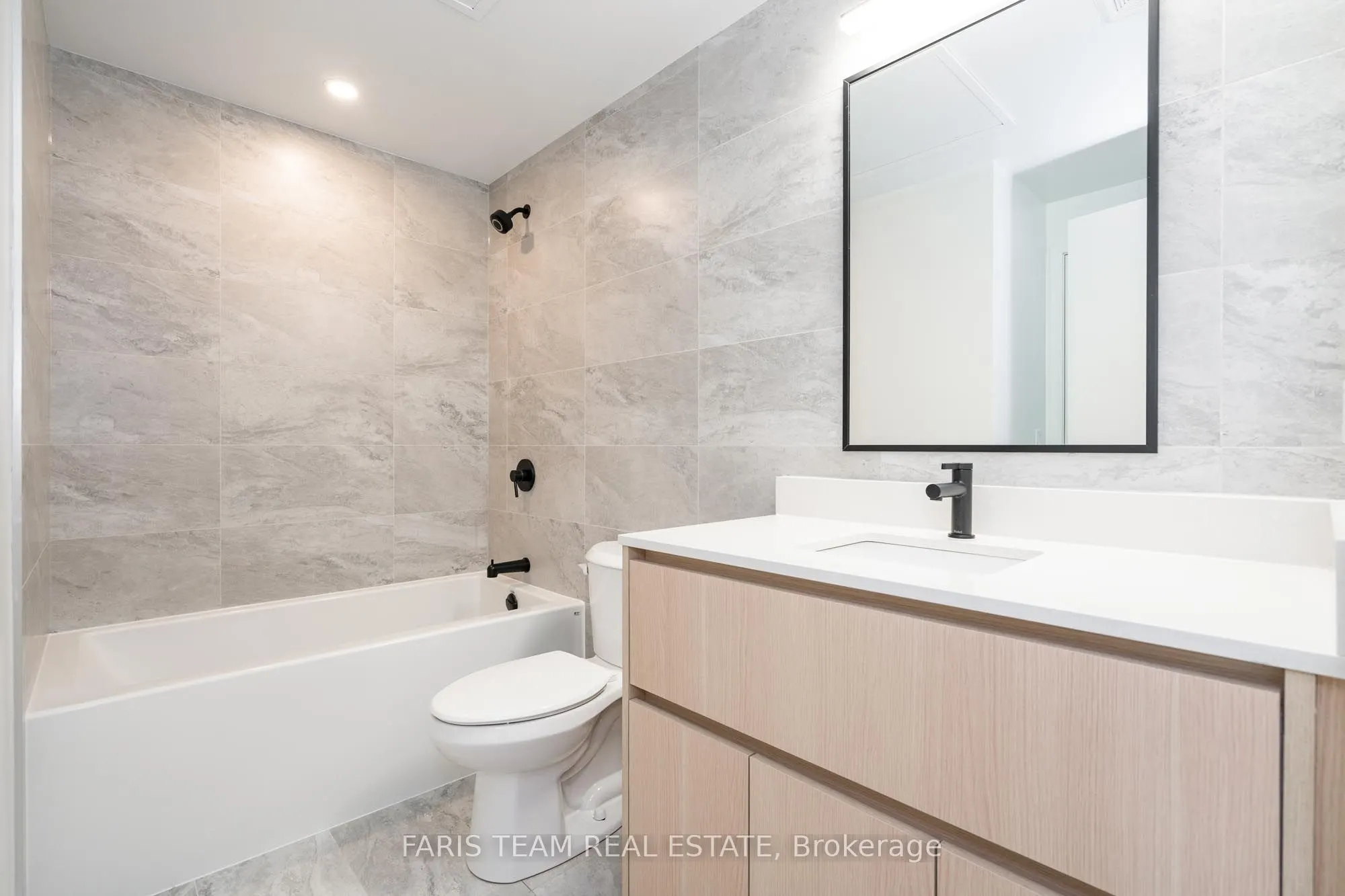 31 Huron Street, #209