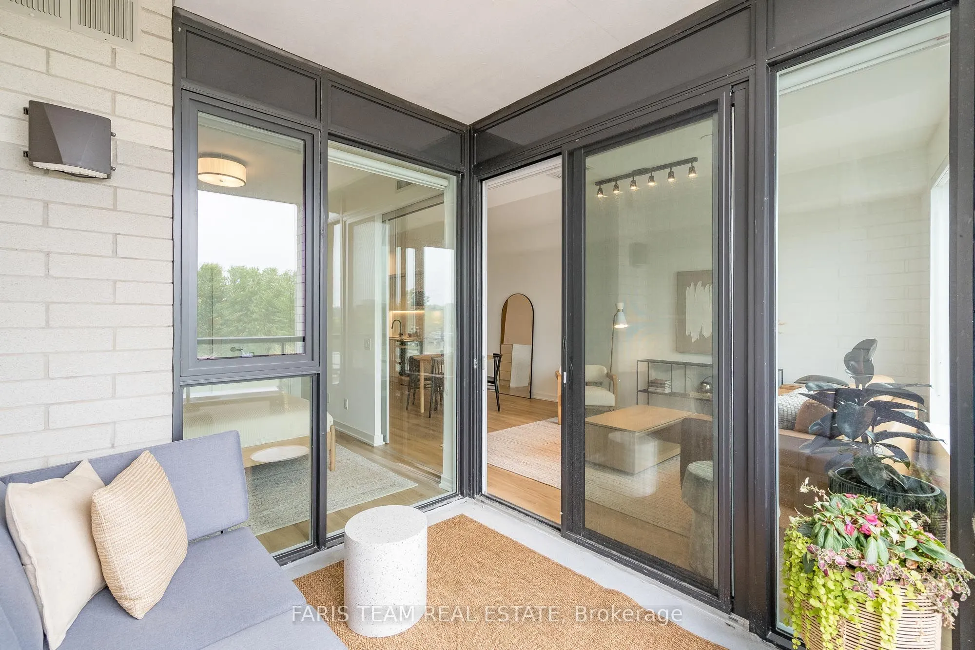 31 Huron Street, #209