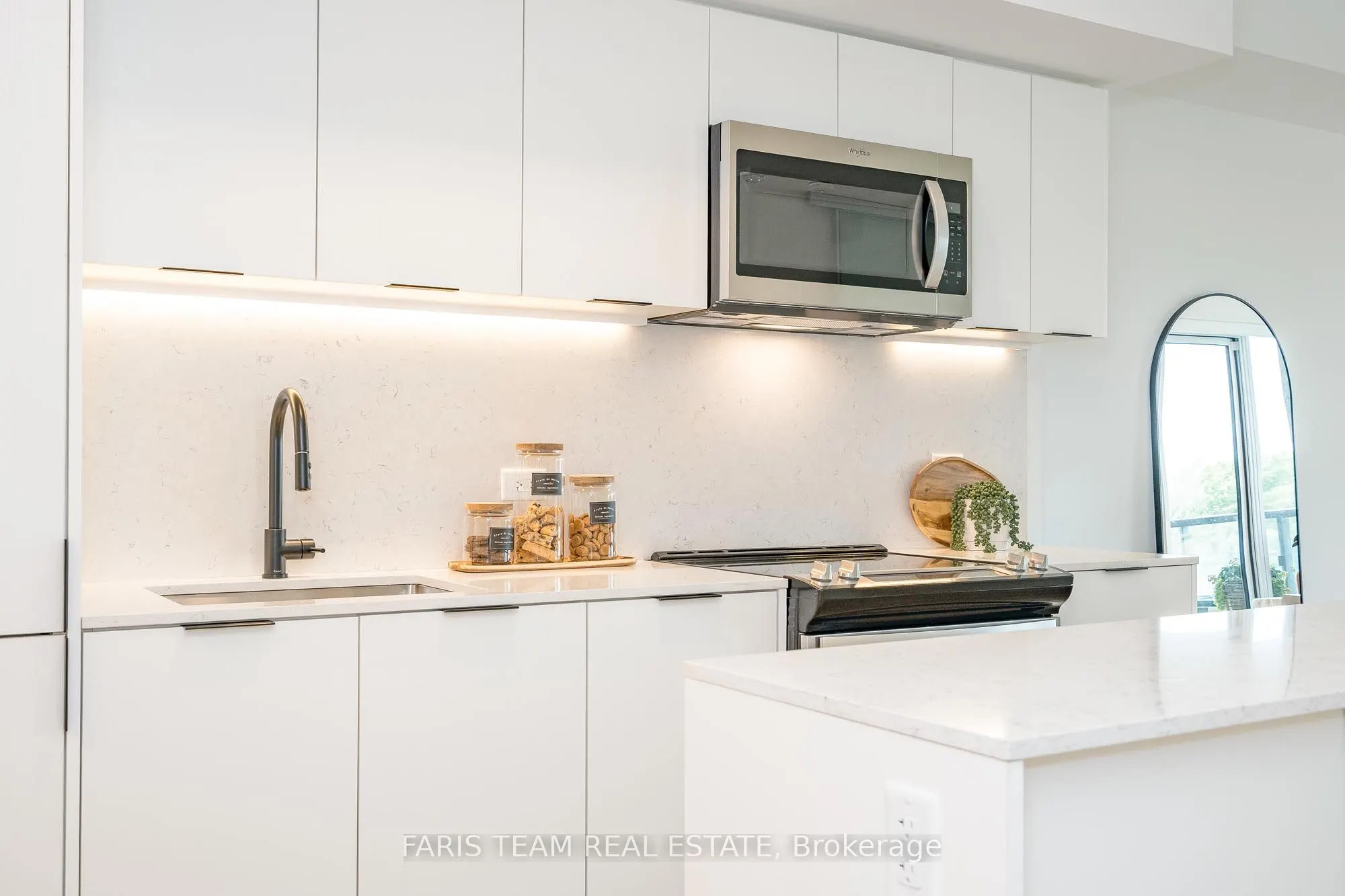 31 Huron Street, #209