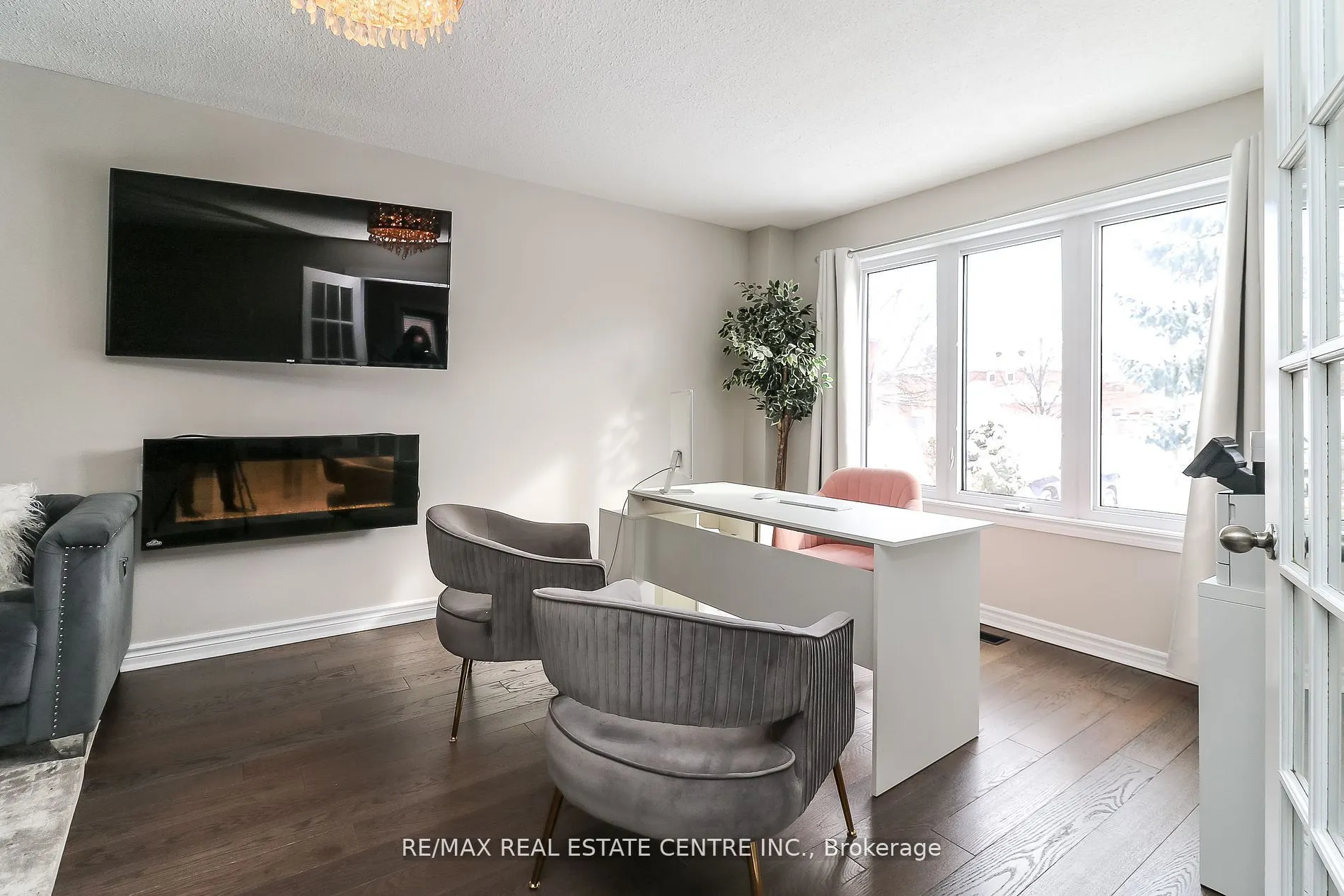 22 Meadowlark Road