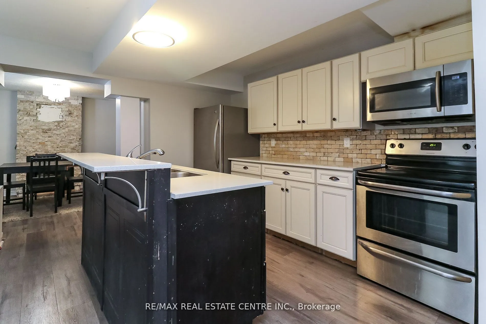 22 Meadowlark Road