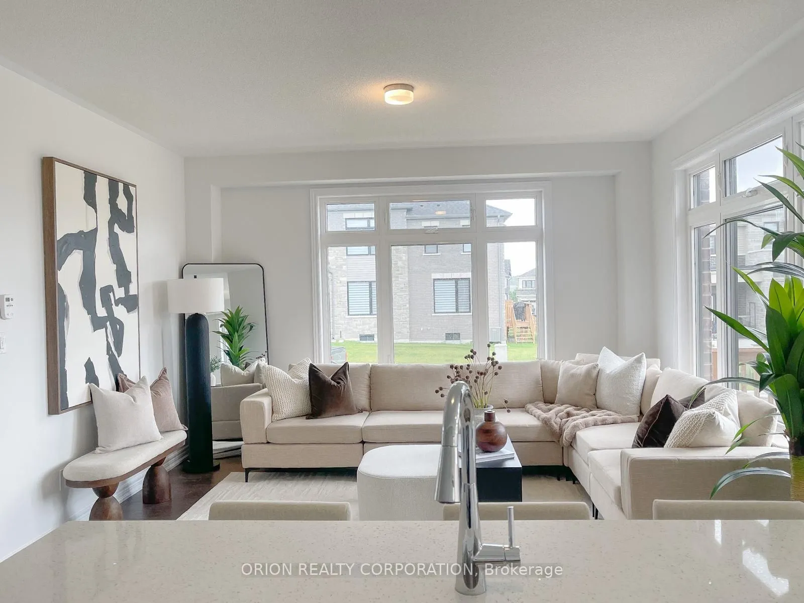 147 Fenchurch Manor
