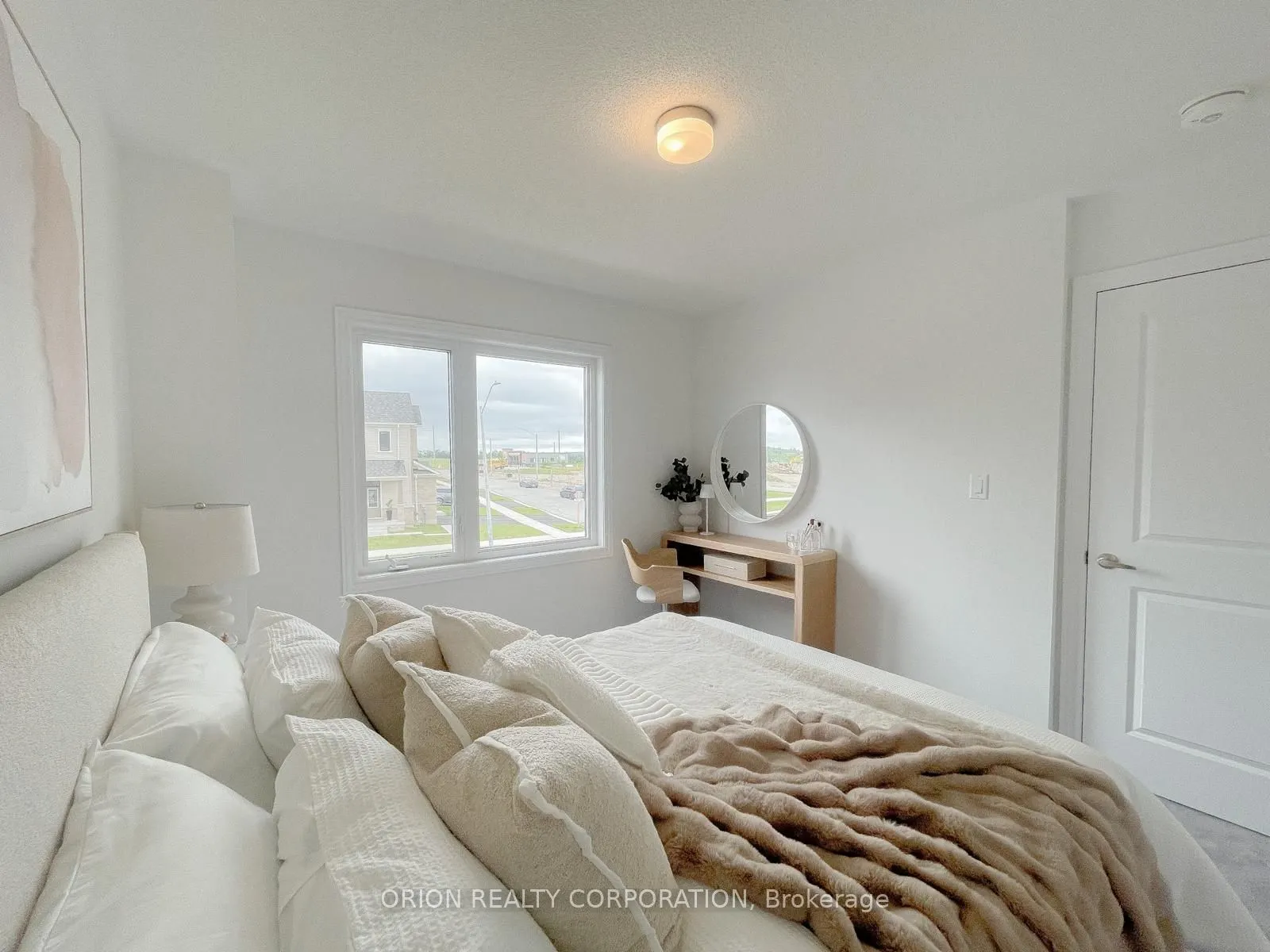 147 Fenchurch Manor