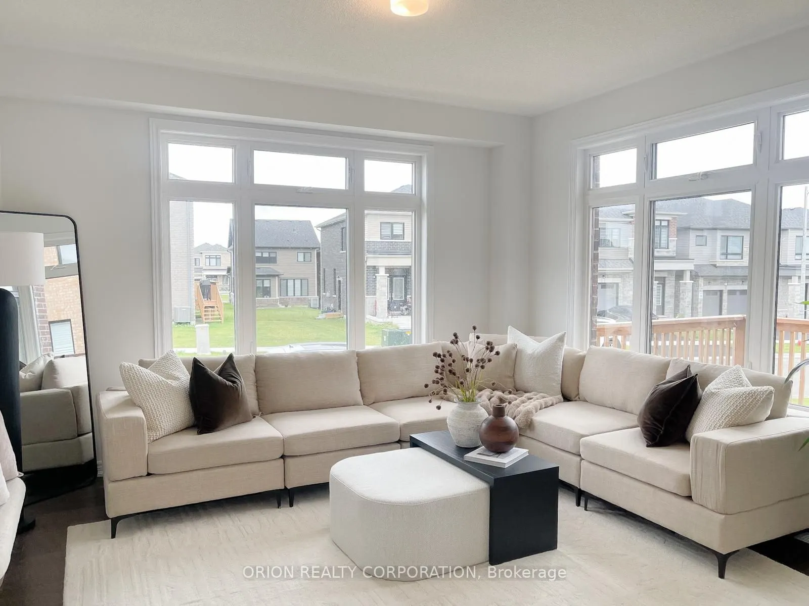 147 Fenchurch Manor