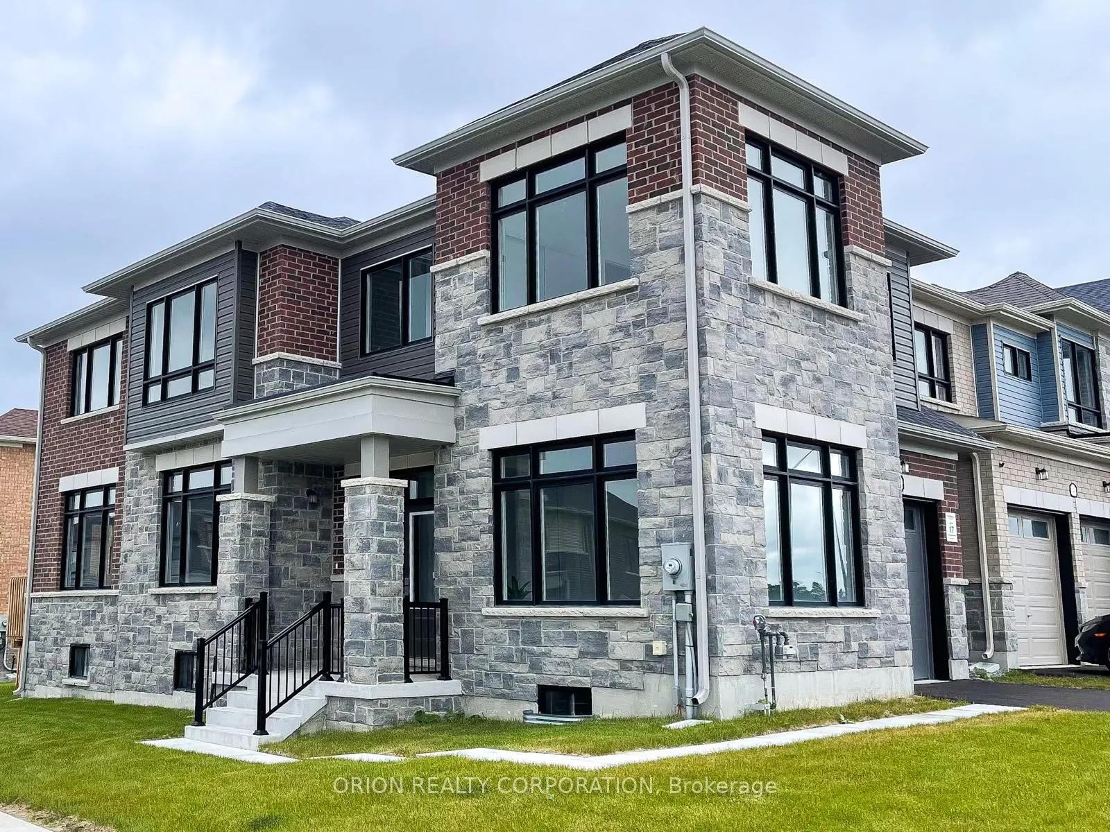 147 Fenchurch Manor