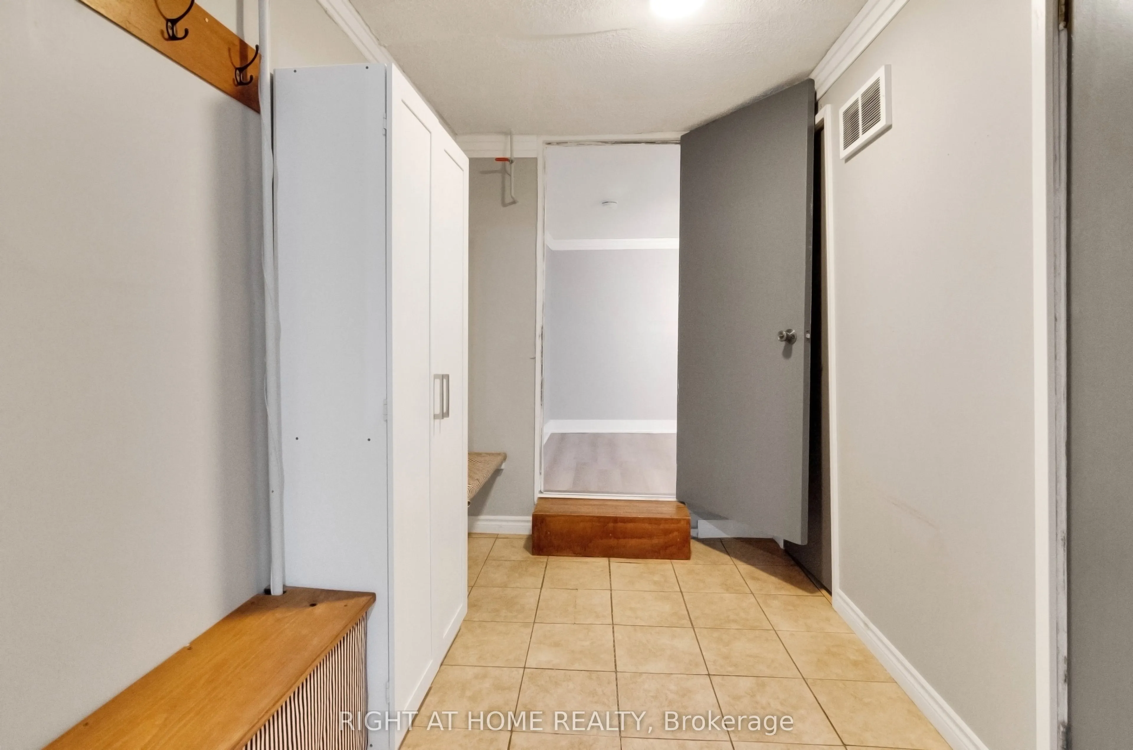 42 Farmingdale Crescent N, #BASMNT